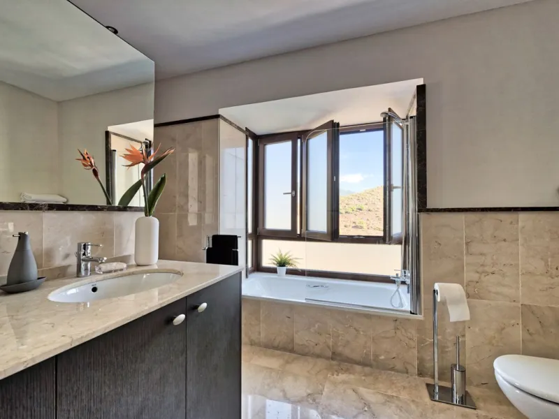 Located in the prestigious gated and 24-hour secured urbanisation of Benahavis Hills Country Club, this impressive 5-bedroom, 7-bathroom villa offers exceptional privacy, generous space, and panoramic views of the Mediterranean Sea and surrounding mountai
