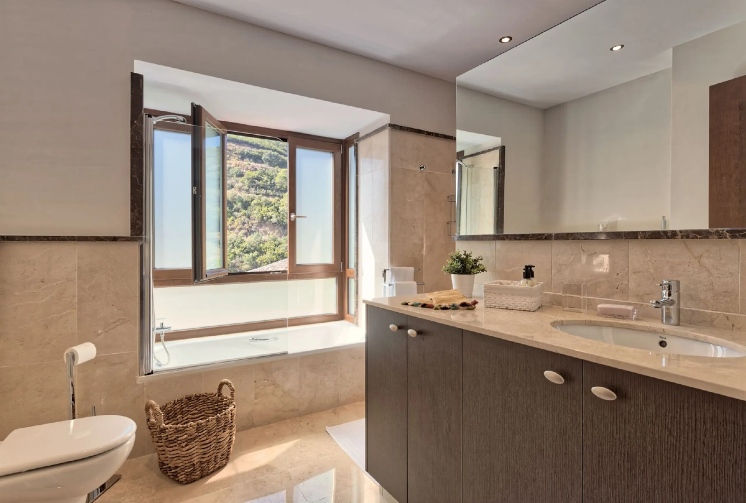 Located in the prestigious gated and 24-hour secured urbanisation of Benahavis Hills Country Club, this impressive 5-bedroom, 7-bathroom villa offers exceptional privacy, generous space, and panoramic views of the Mediterranean Sea and surrounding mountai