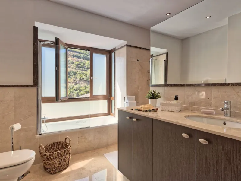 Located in the prestigious gated and 24-hour secured urbanisation of Benahavis Hills Country Club, this impressive 5-bedroom, 7-bathroom villa offers exceptional privacy, generous space, and panoramic views of the Mediterranean Sea and surrounding mountai