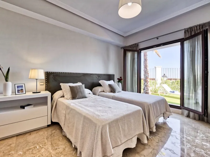 Located in the prestigious gated and 24-hour secured urbanisation of Benahavis Hills Country Club, this impressive 5-bedroom, 7-bathroom villa offers exceptional privacy, generous space, and panoramic views of the Mediterranean Sea and surrounding mountai