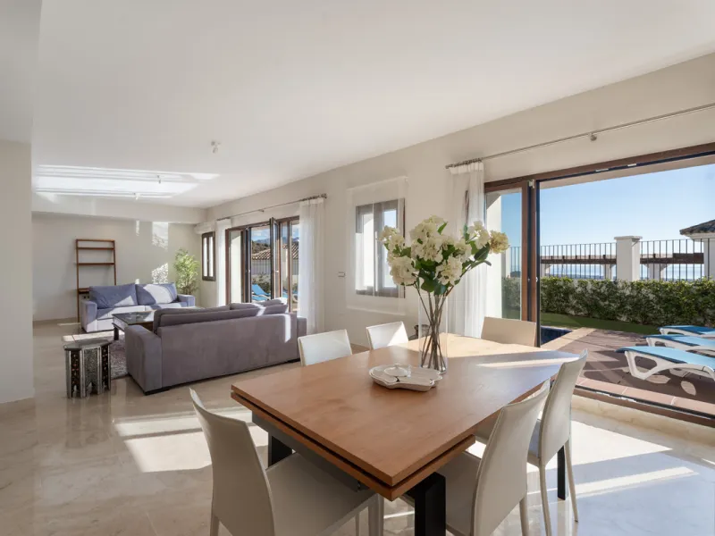 Located in the prestigious gated and 24-hour secured urbanisation of Benahavis Hills Country Club, this impressive 5-bedroom, 7-bathroom villa offers exceptional privacy, generous space, and panoramic views of the Mediterranean Sea and surrounding mountai