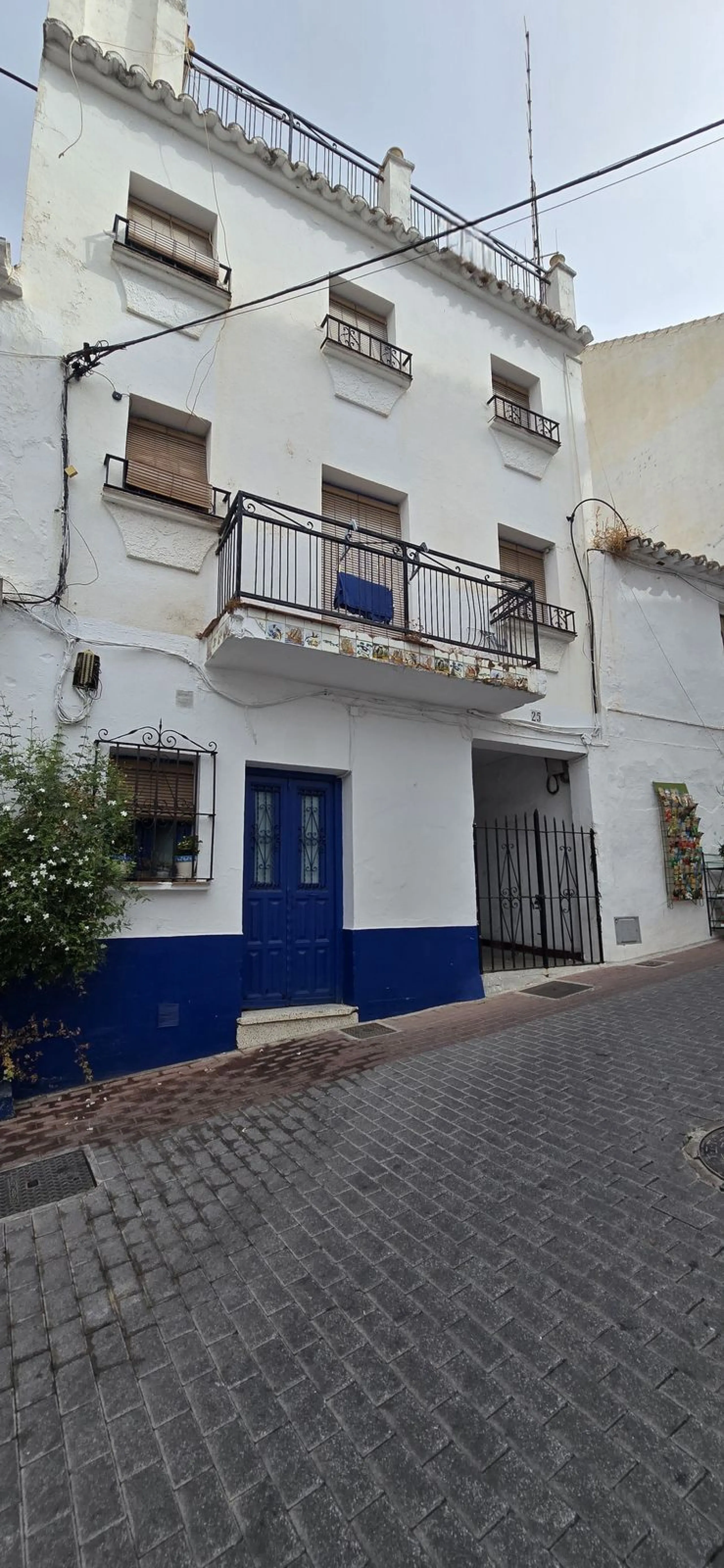 Building with Great Potential in the Center of Ojén – Unique Investment Opportunity