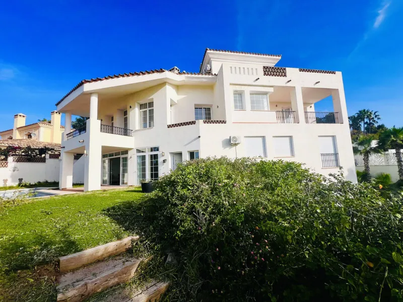 VILLA WITH PANORAMIC VIEWS IN EL HERROJO, BENAHAVÍS