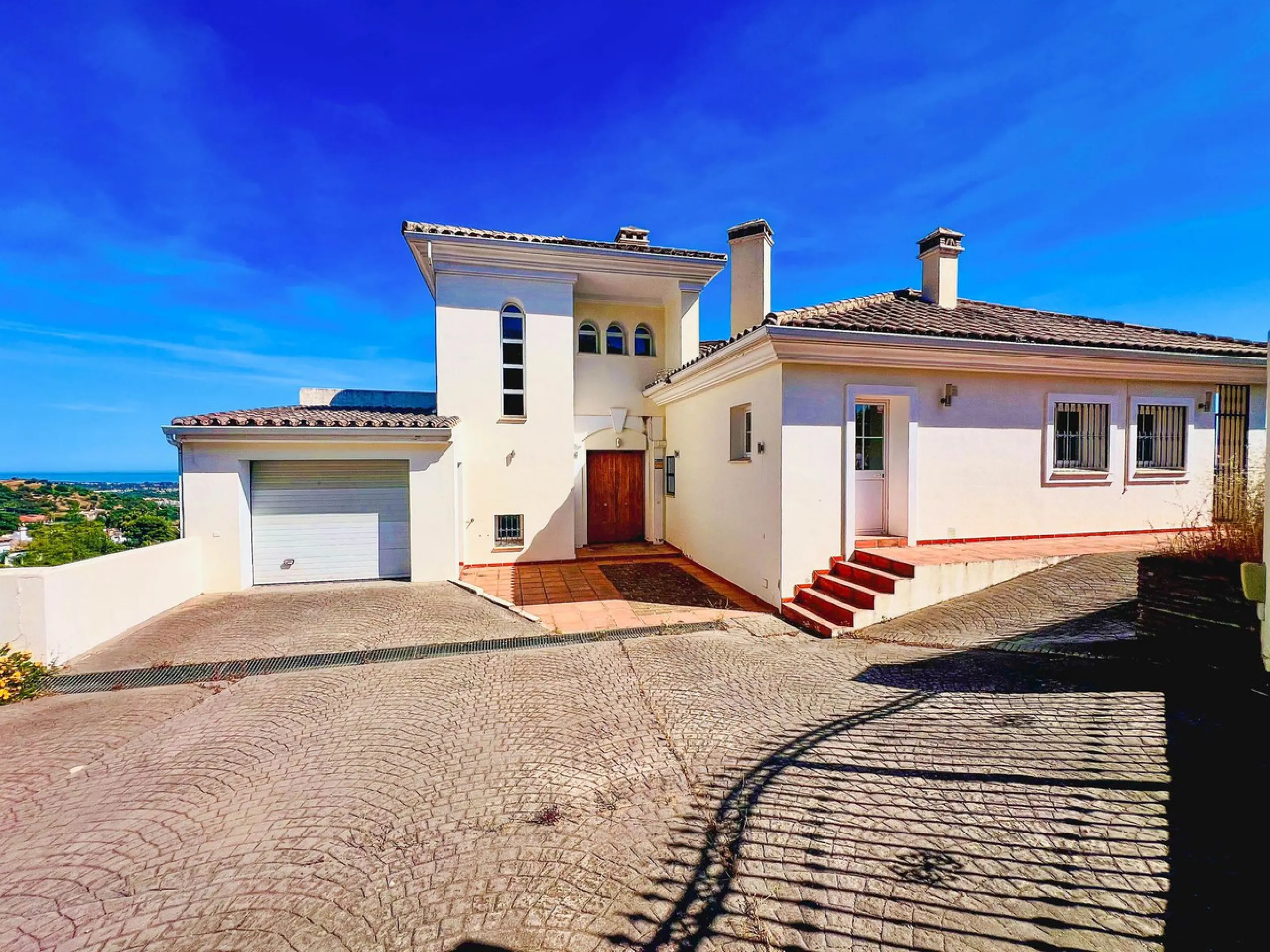VILLA WITH PANORAMIC VIEWS IN EL HERROJO, BENAHAVÍS