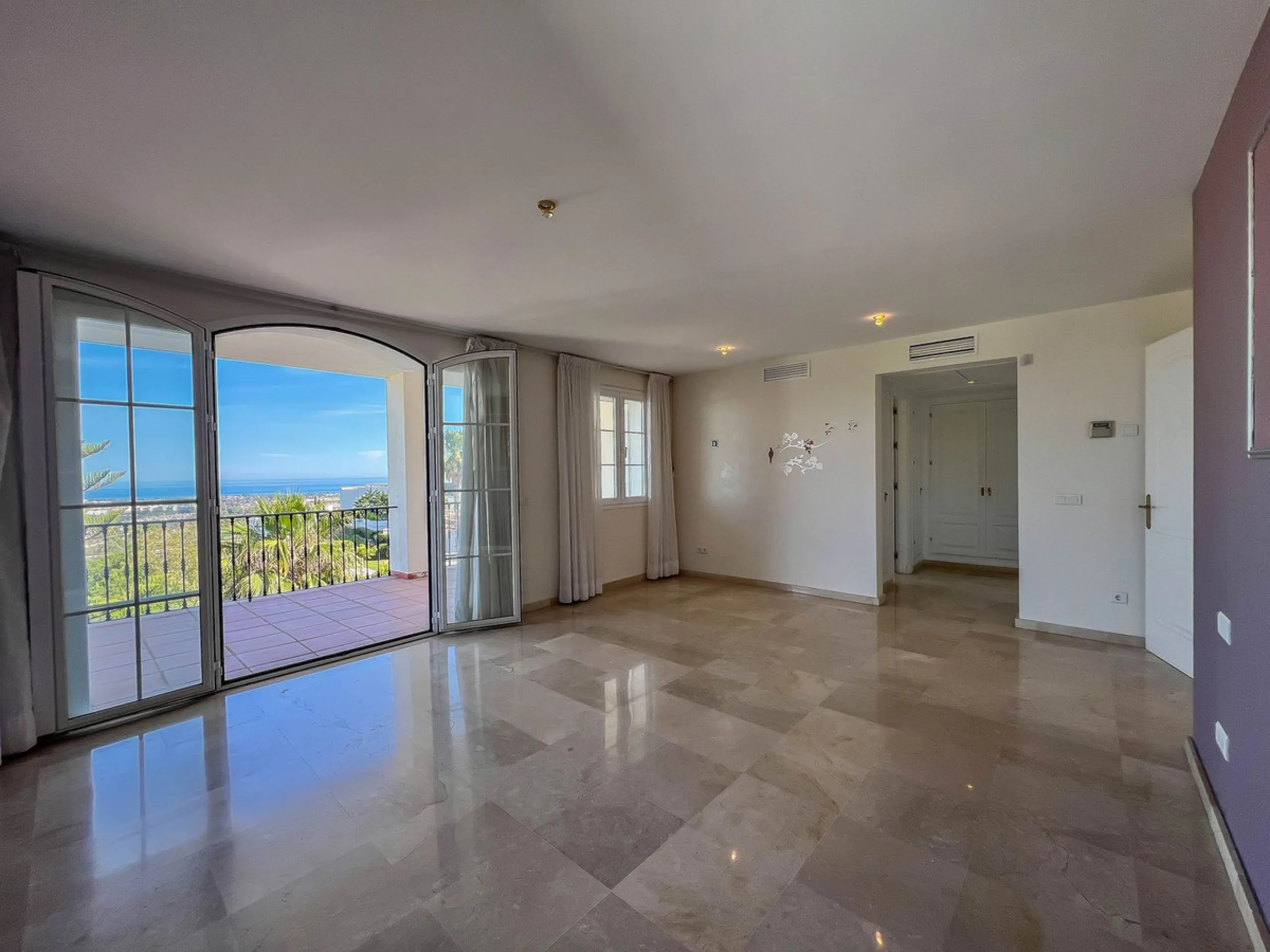 VILLA WITH PANORAMIC VIEWS IN EL HERROJO, BENAHAVÍS