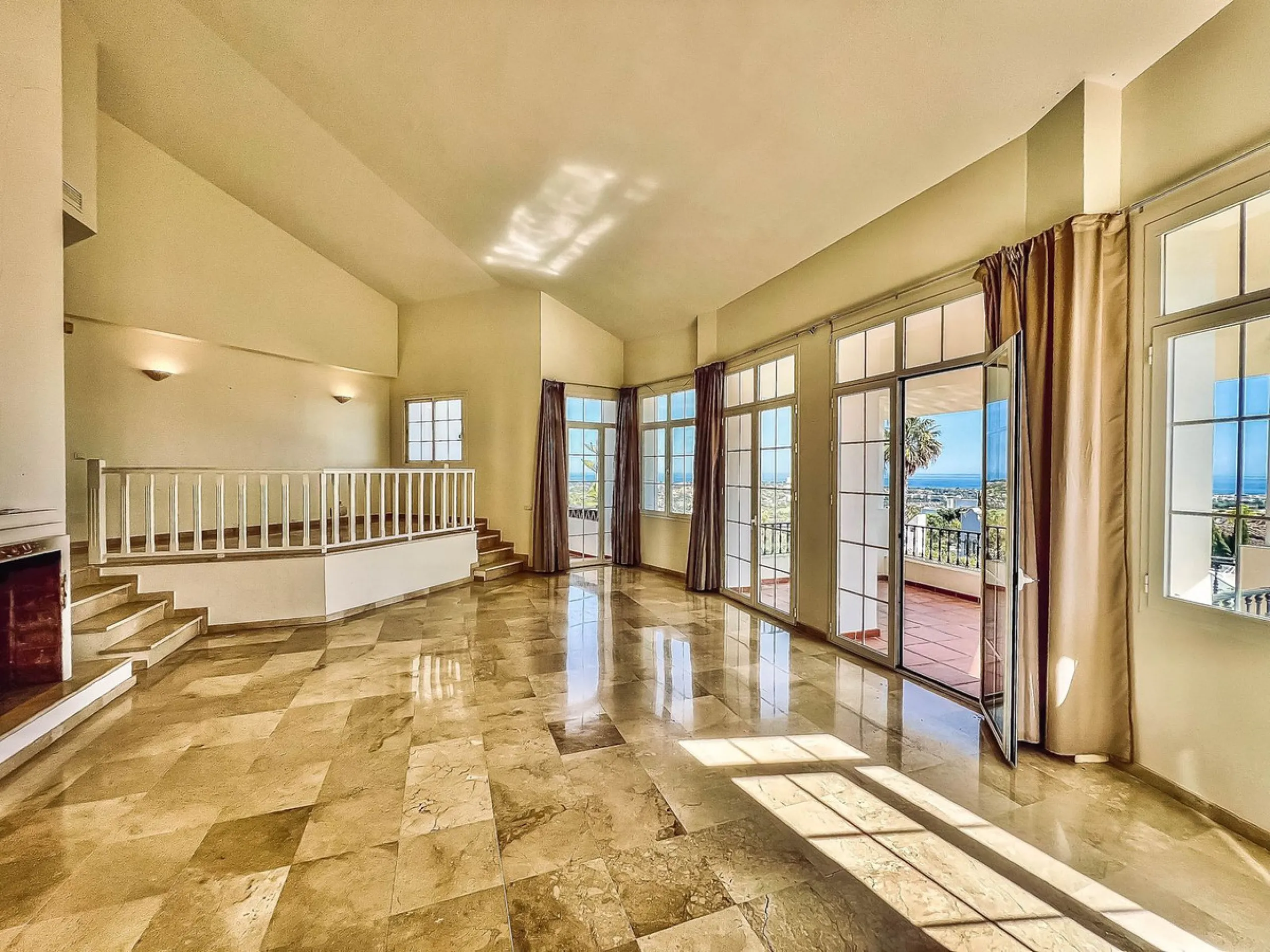 VILLA WITH PANORAMIC VIEWS IN EL HERROJO, BENAHAVÍS
