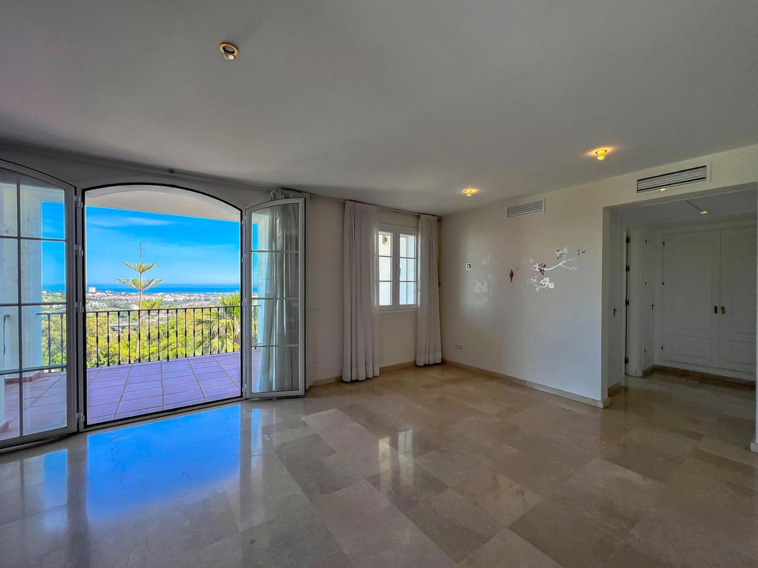 VILLA WITH PANORAMIC VIEWS IN EL HERROJO, BENAHAVÍS