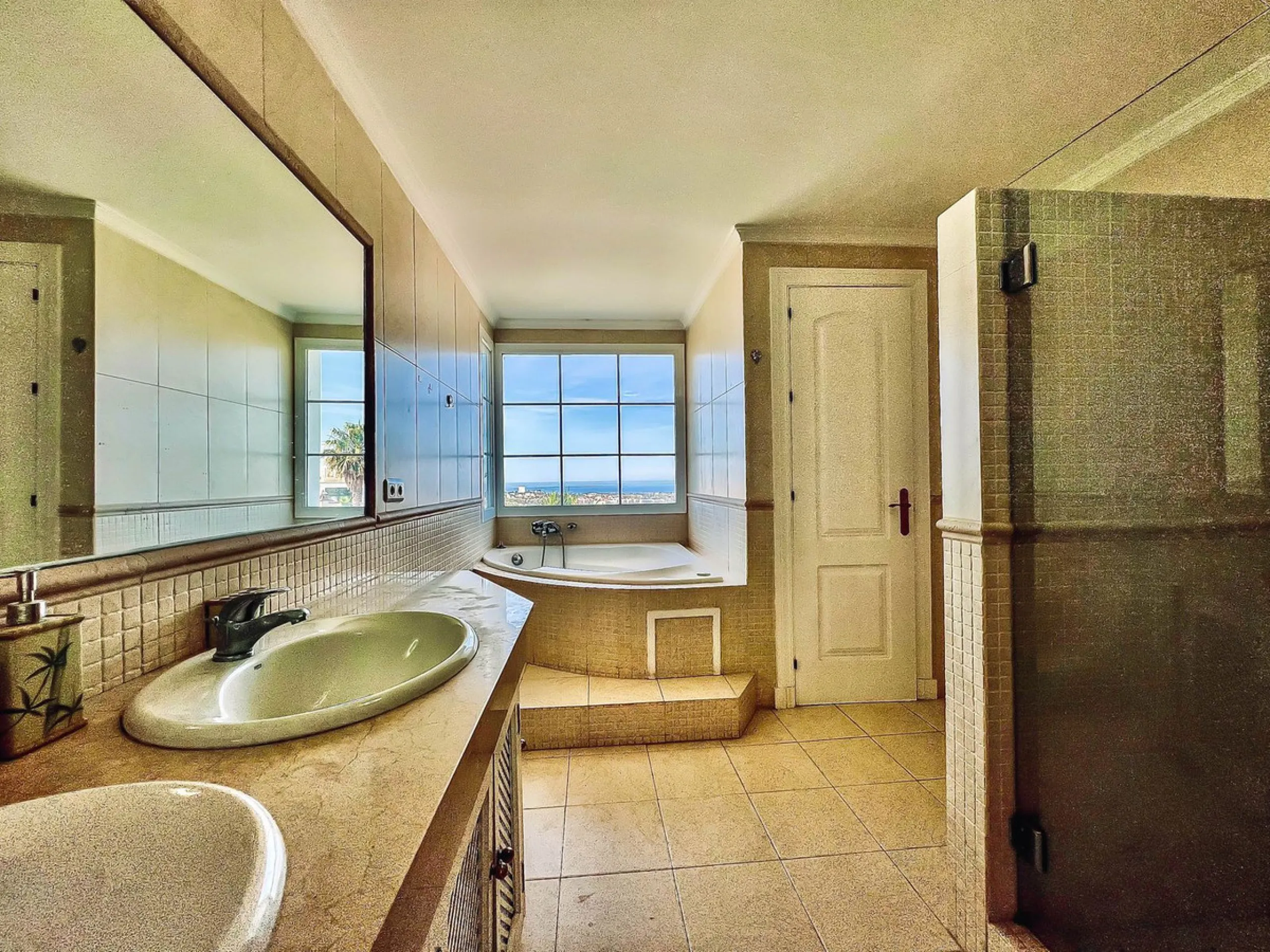 VILLA WITH PANORAMIC VIEWS IN EL HERROJO, BENAHAVÍS