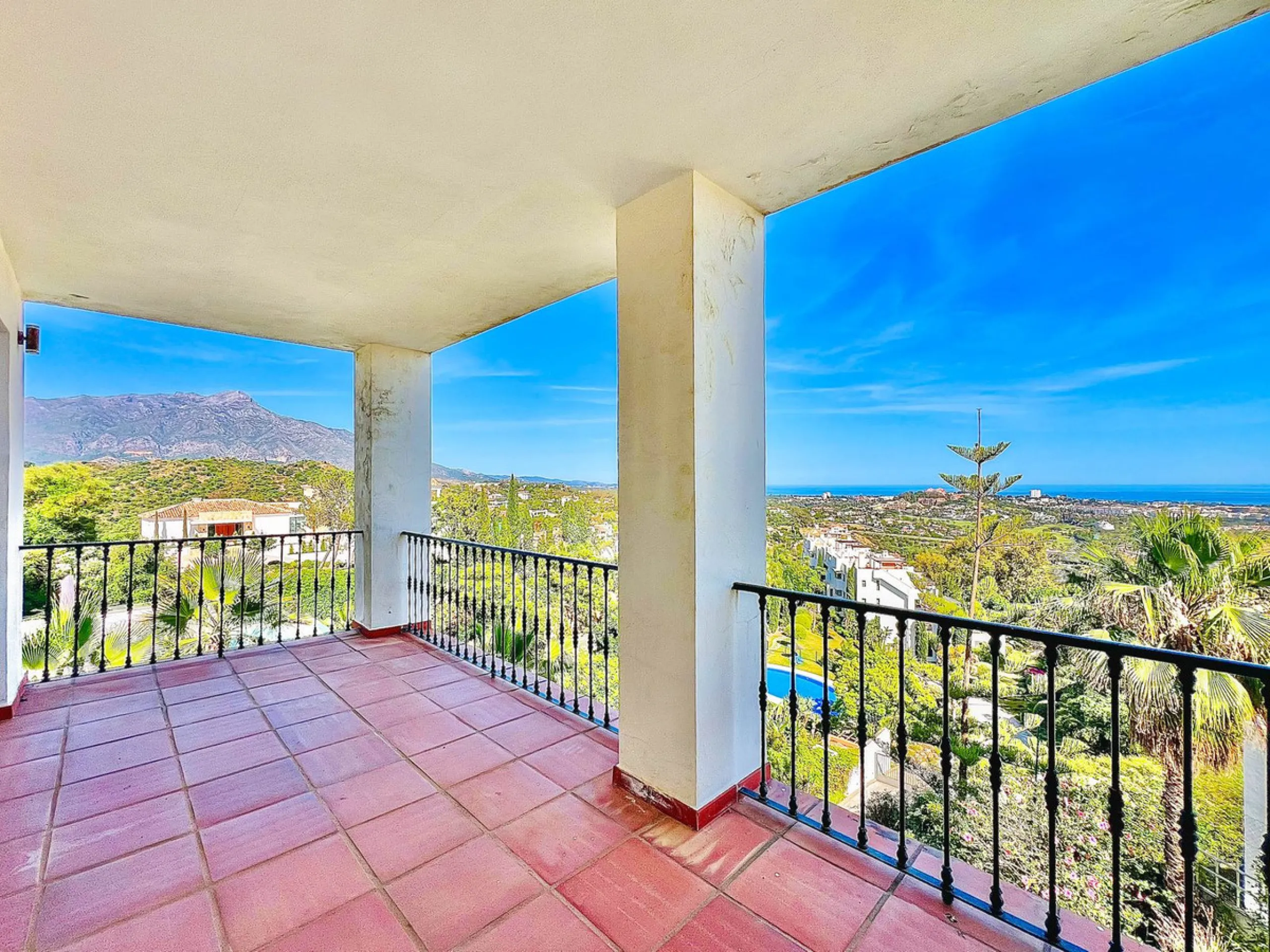 VILLA WITH PANORAMIC VIEWS IN EL HERROJO, BENAHAVÍS