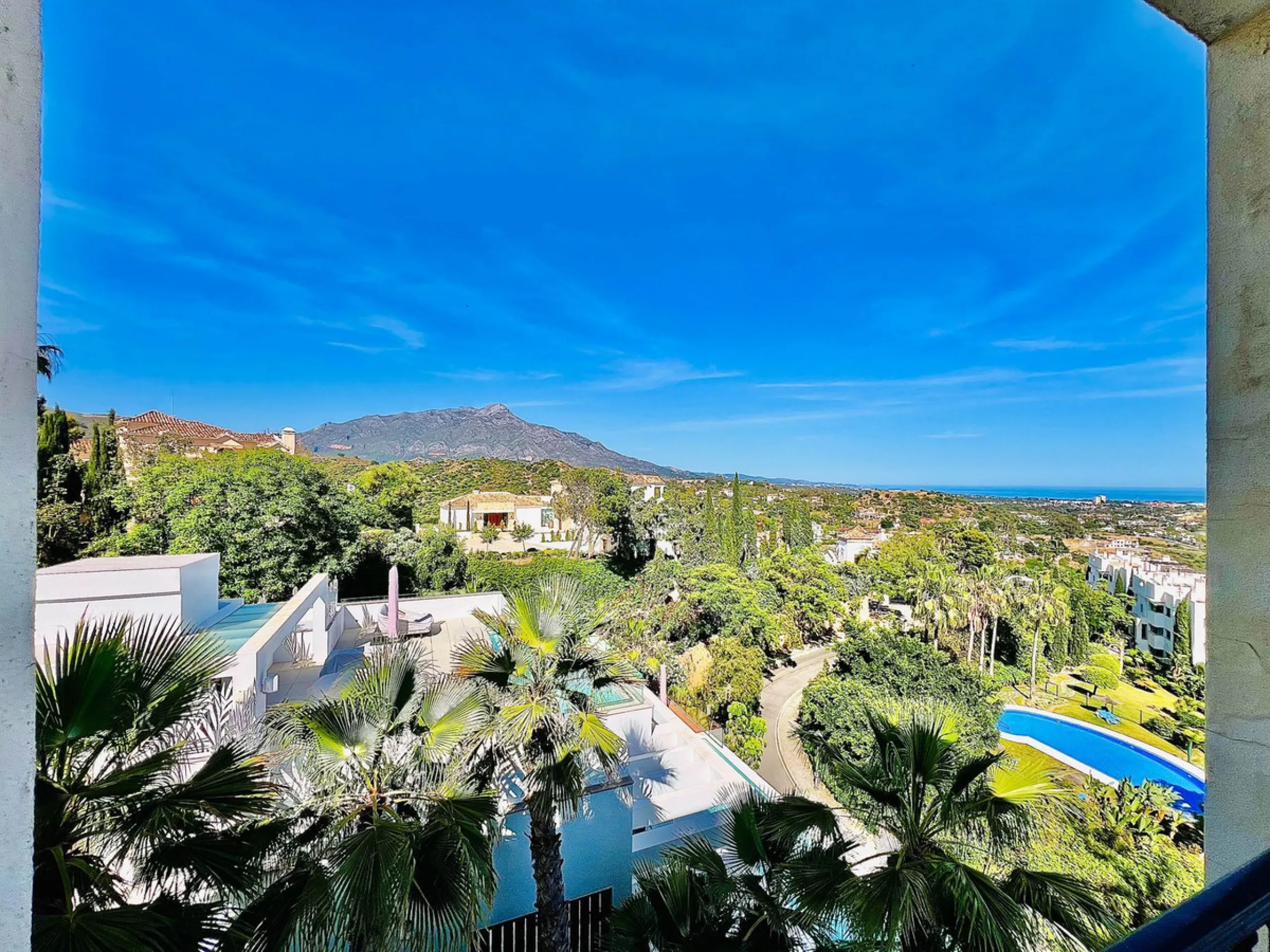 VILLA WITH PANORAMIC VIEWS IN EL HERROJO, BENAHAVÍS