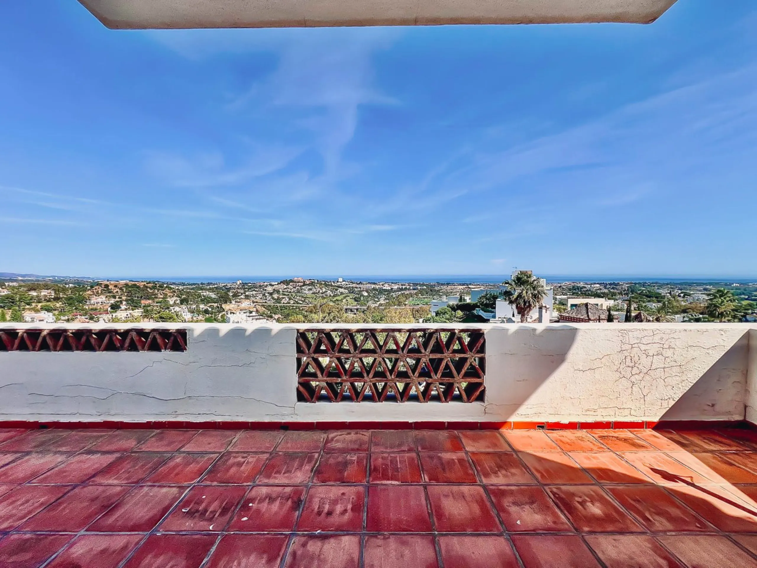 VILLA WITH PANORAMIC VIEWS IN EL HERROJO, BENAHAVÍS