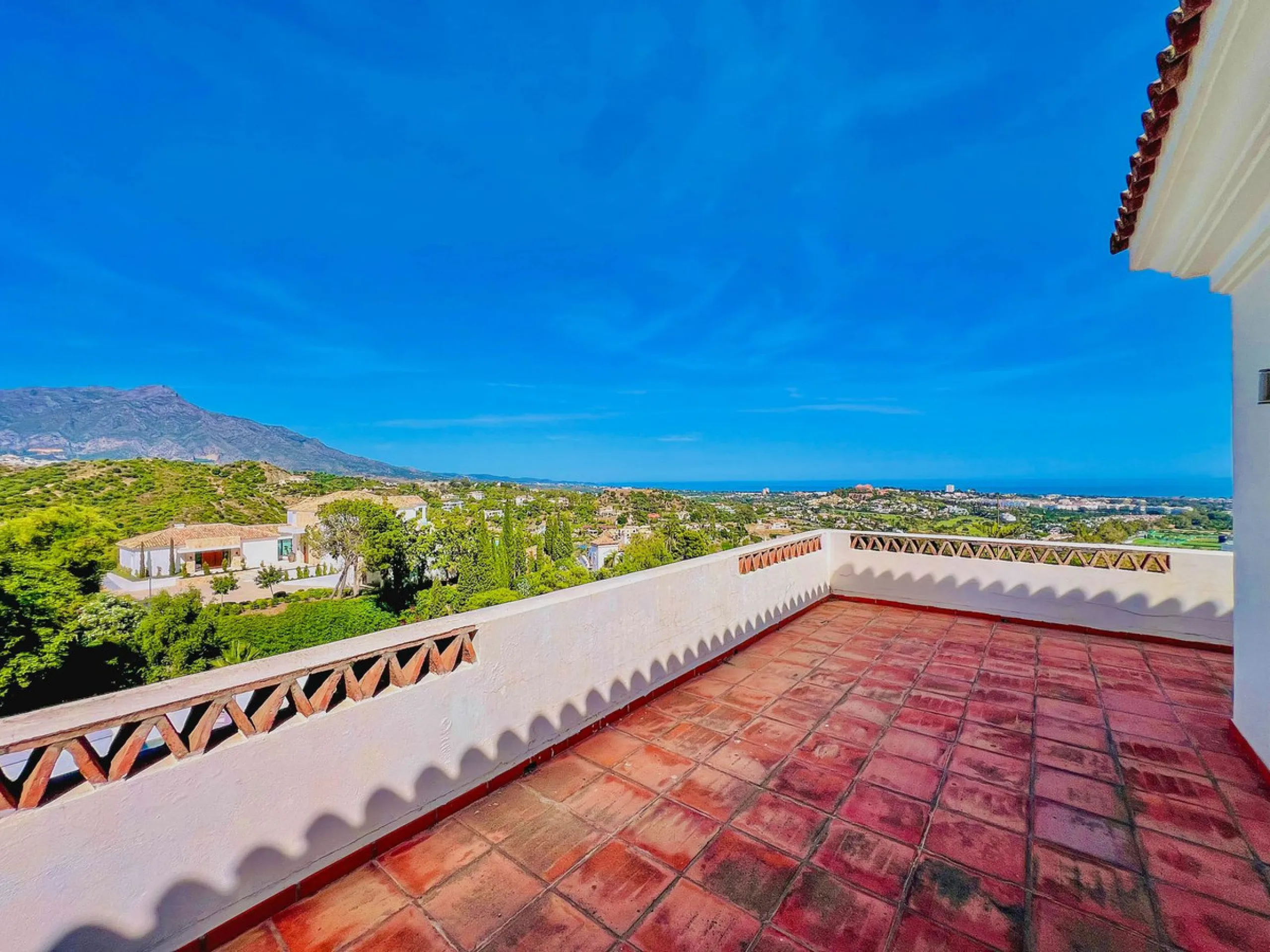 VILLA WITH PANORAMIC VIEWS IN EL HERROJO, BENAHAVÍS