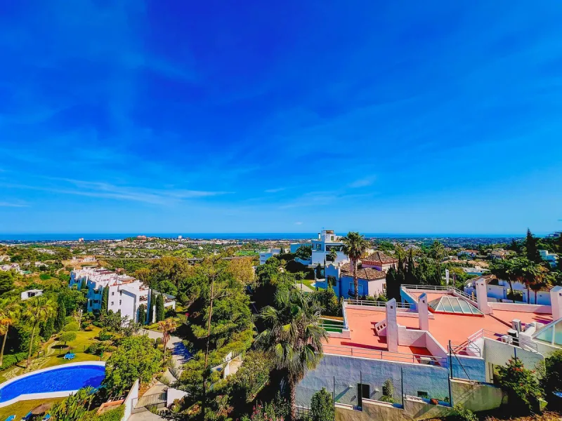 VILLA WITH PANORAMIC VIEWS IN EL HERROJO, BENAHAVÍS