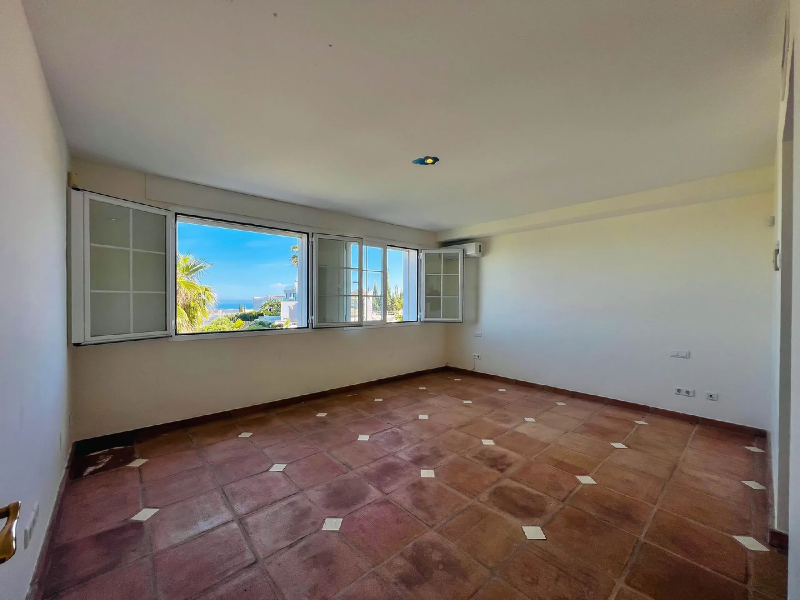 VILLA WITH PANORAMIC VIEWS IN EL HERROJO, BENAHAVÍS
