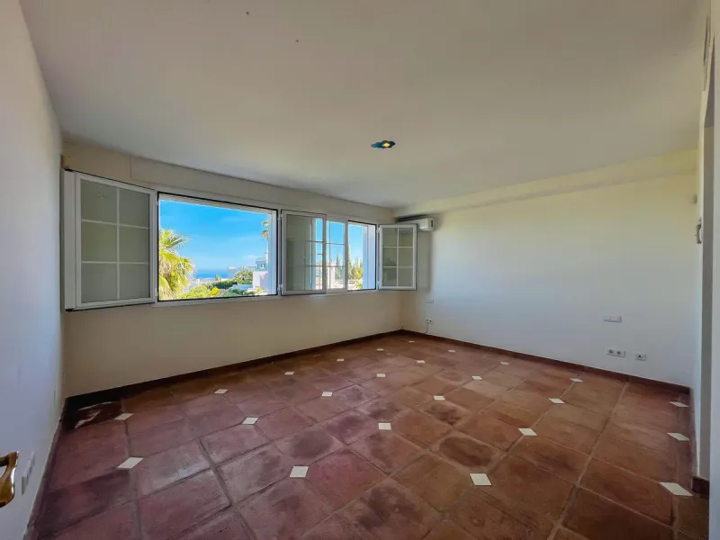 VILLA WITH PANORAMIC VIEWS IN EL HERROJO, BENAHAVÍS