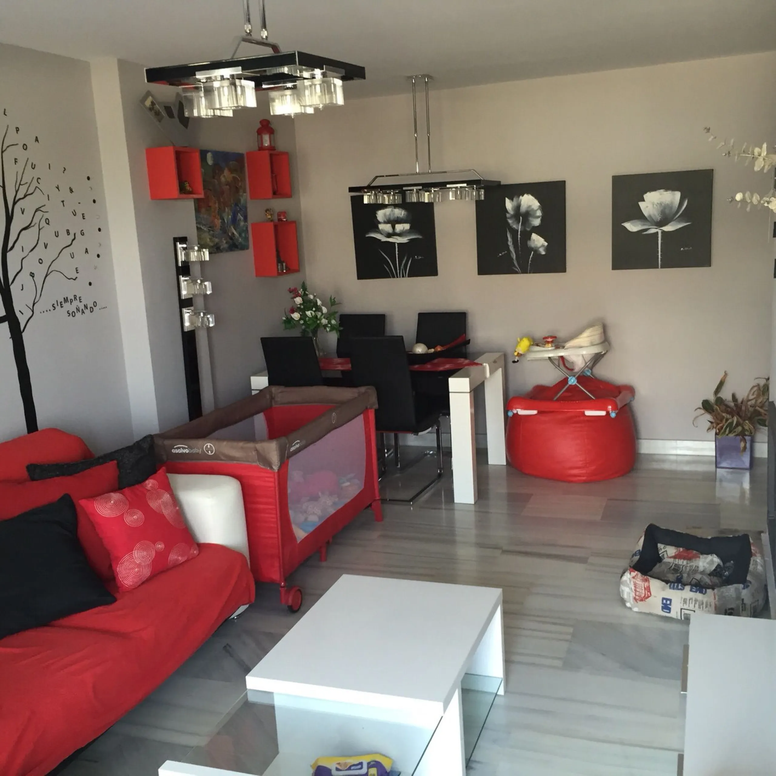 Apartment - Middle Floor Apartment в продаже в Benahavís, Málaga. В доме 2 спален и 2 ванных комнат. Площадь дома 99 м²
