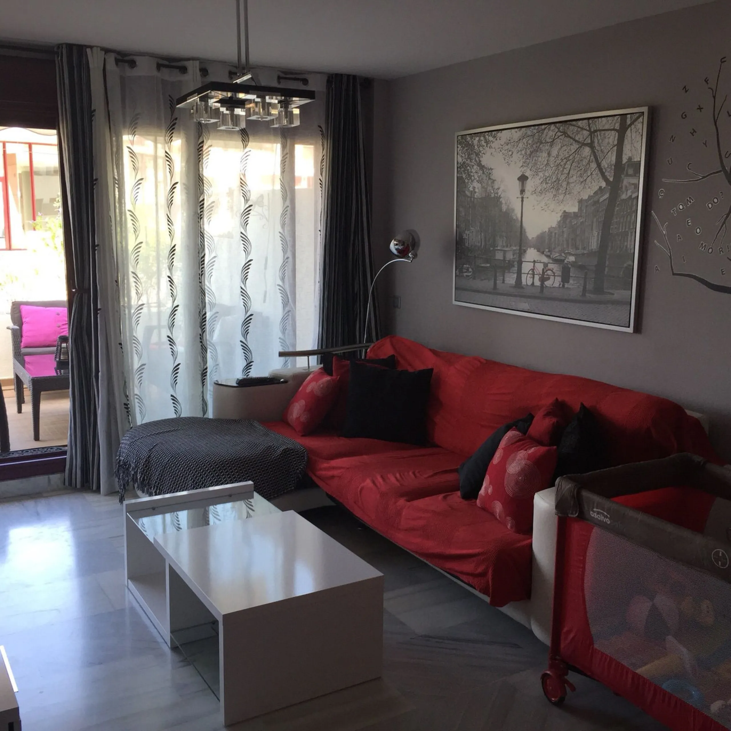 Apartment - Middle Floor Apartment в продаже в Benahavís, Málaga. В доме 2 спален и 2 ванных комнат. Площадь дома 99 м²