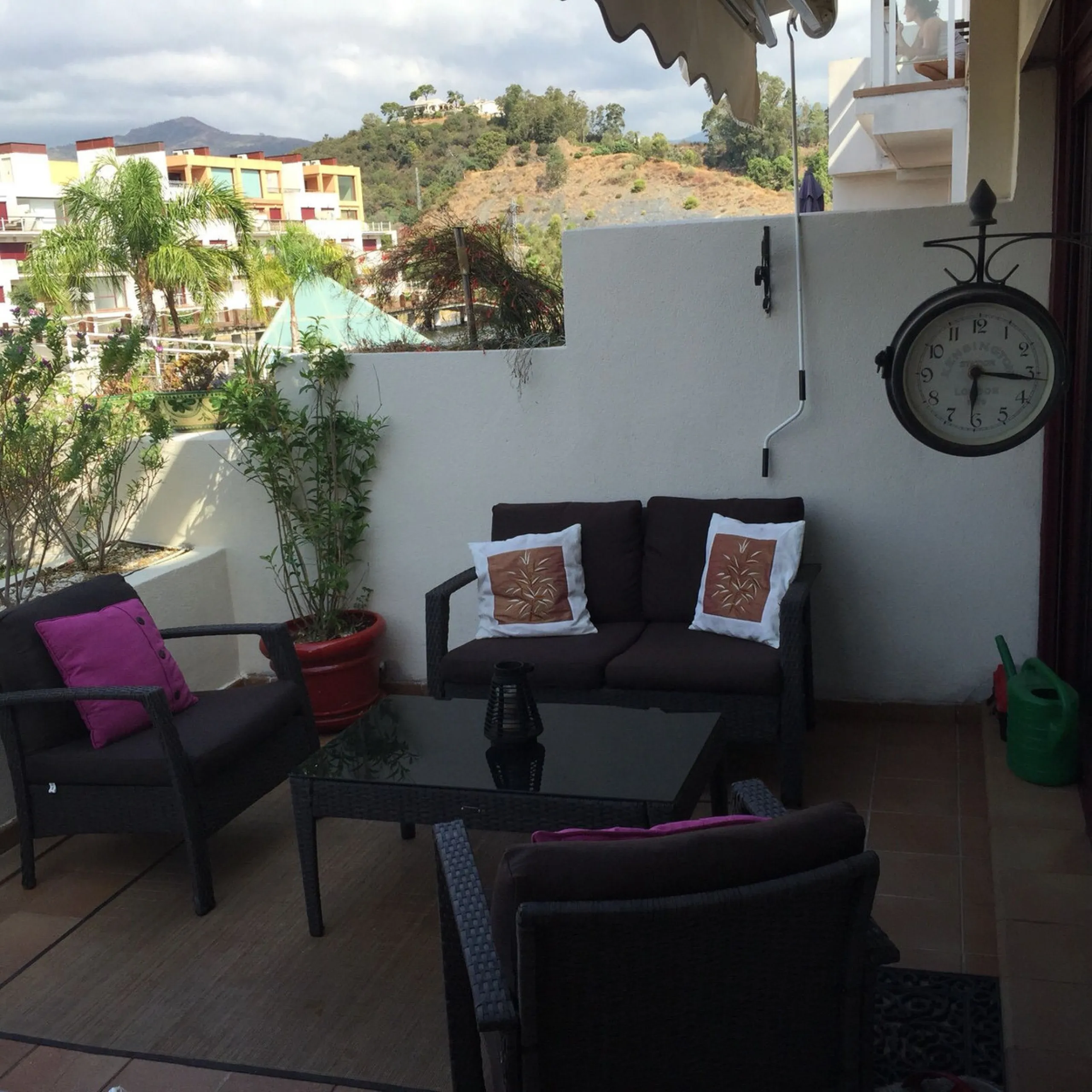 Apartment - Middle Floor Apartment в продаже в Benahavís, Málaga. В доме 2 спален и 2 ванных комнат. Площадь дома 99 м²