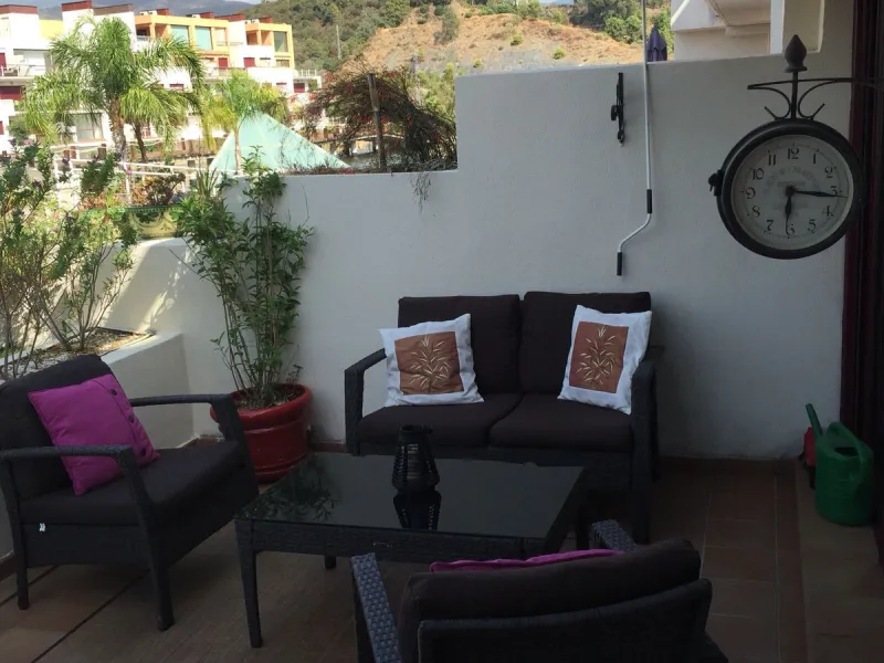 Apartment - Middle Floor Apartment в продаже в Benahavís, Málaga. В доме 2 спален и 2 ванных комнат. Площадь дома 99 м²