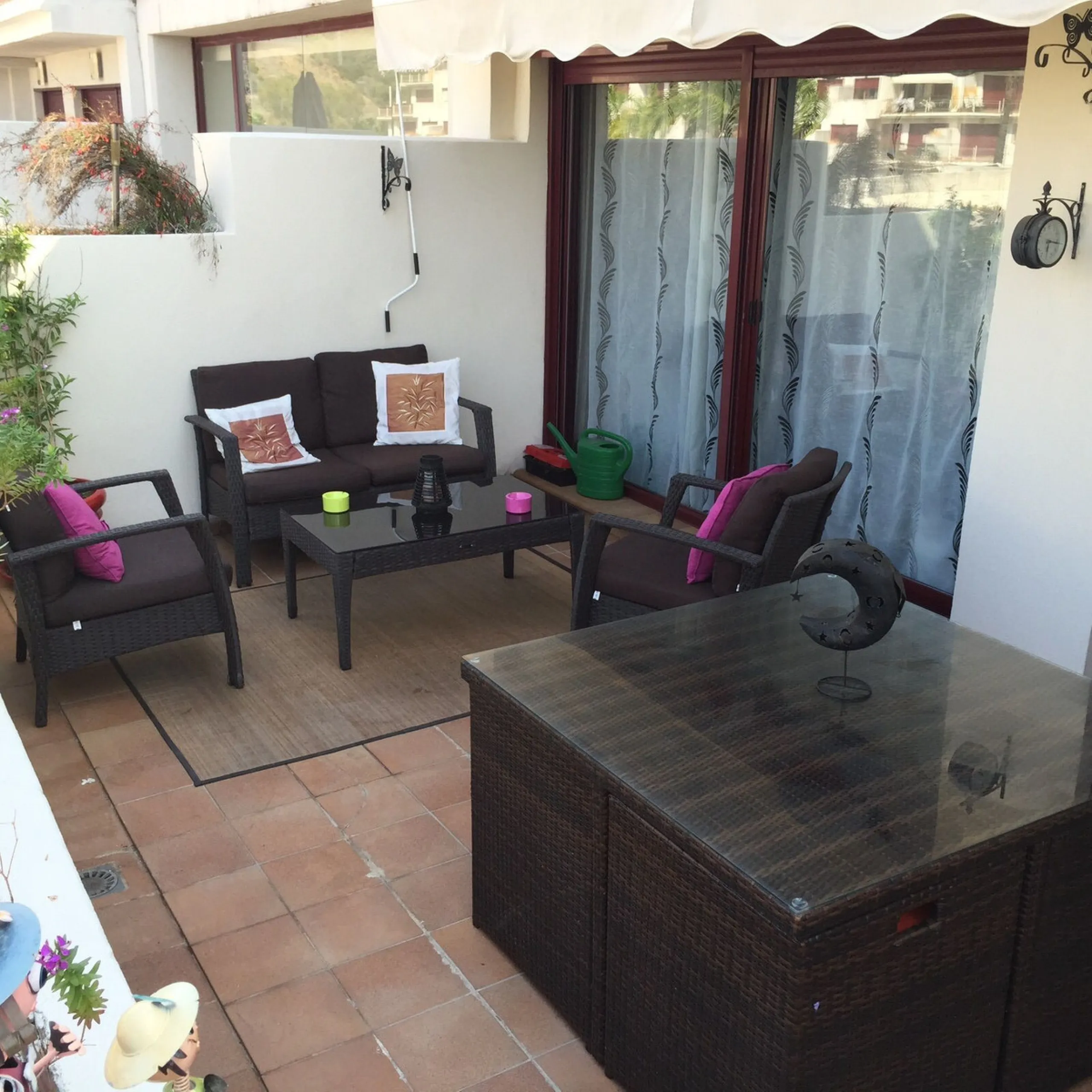 Apartment - Middle Floor Apartment в продаже в Benahavís, Málaga. В доме 2 спален и 2 ванных комнат. Площадь дома 99 м²