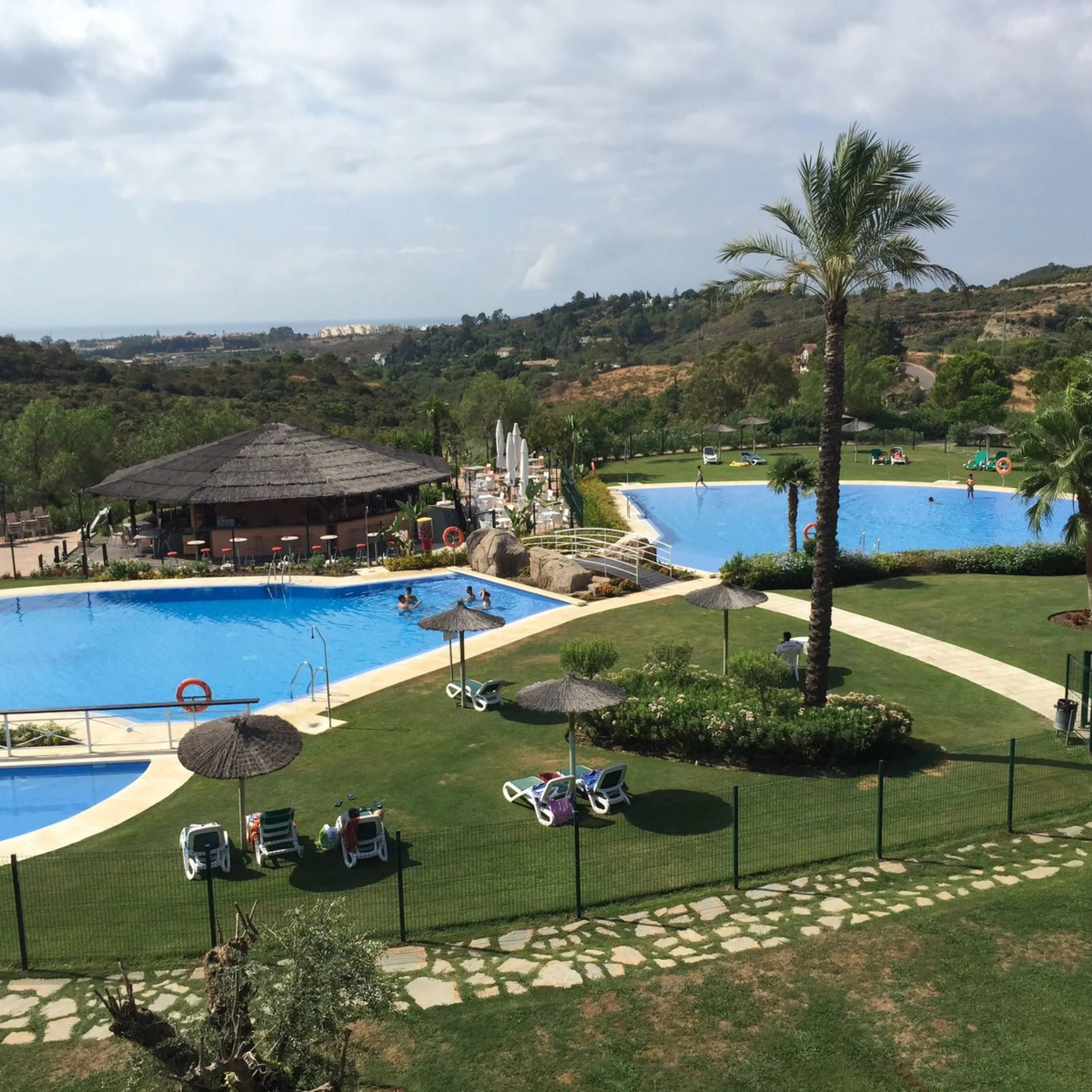 Apartment - Middle Floor Apartment в продаже в Benahavís, Málaga. В доме 2 спален и 2 ванных комнат. Площадь дома 99 м²