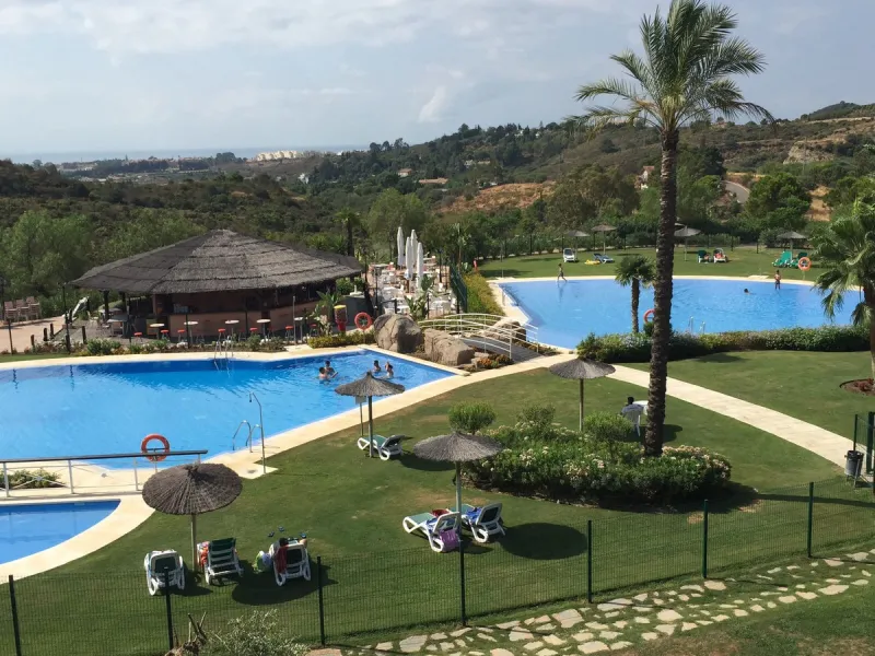 Apartment - Middle Floor Apartment в продаже в Benahavís, Málaga. В доме 2 спален и 2 ванных комнат. Площадь дома 99 м²