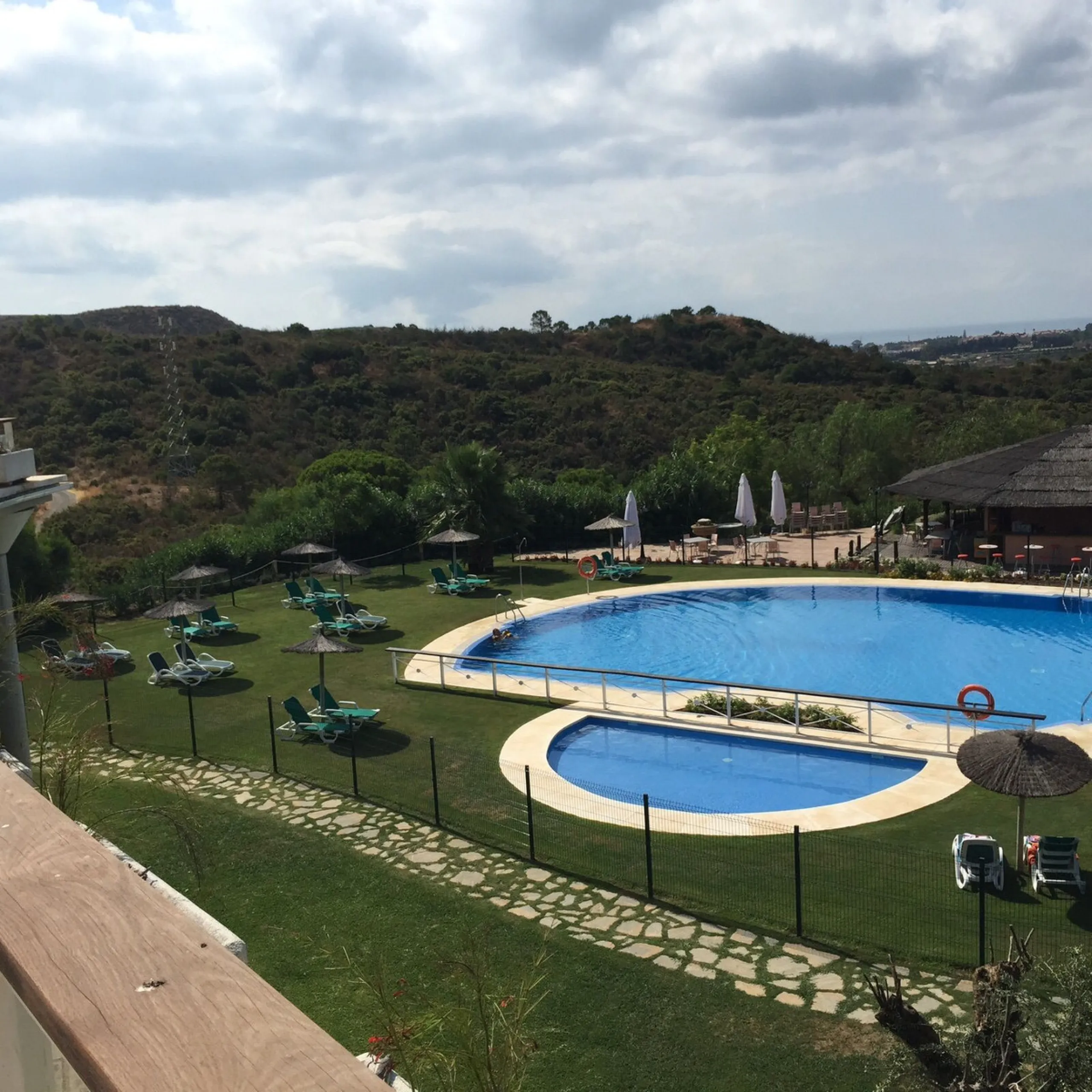 Apartment - Middle Floor Apartment в продаже в Benahavís, Málaga. В доме 2 спален и 2 ванных комнат. Площадь дома 99 м²