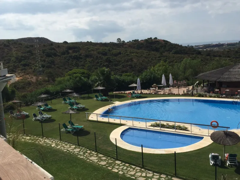 Apartment - Middle Floor Apartment в продаже в Benahavís, Málaga. В доме 2 спален и 2 ванных комнат. Площадь дома 99 м²