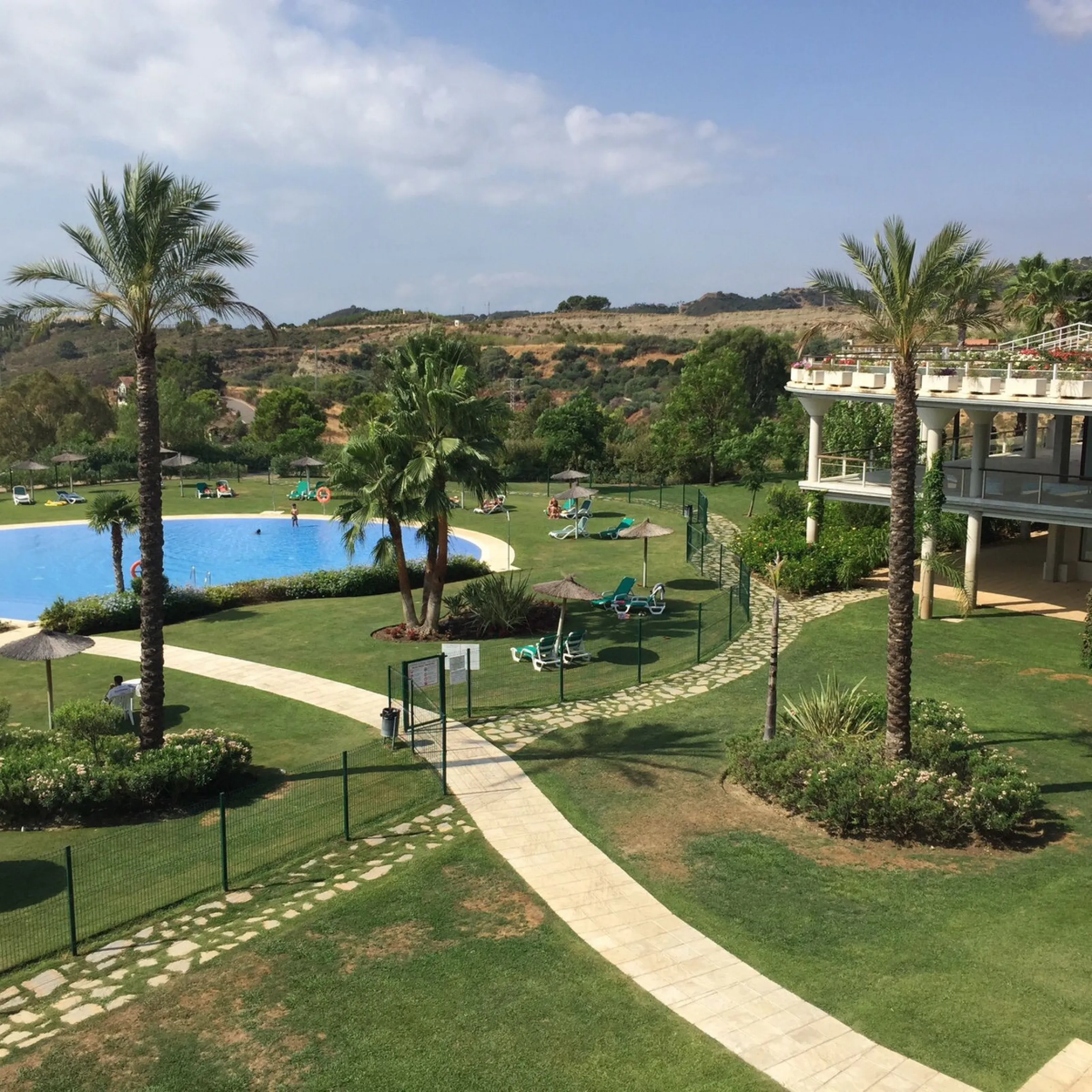 Apartment - Middle Floor Apartment в продаже в Benahavís, Málaga. В доме 2 спален и 2 ванных комнат. Площадь дома 99 м²