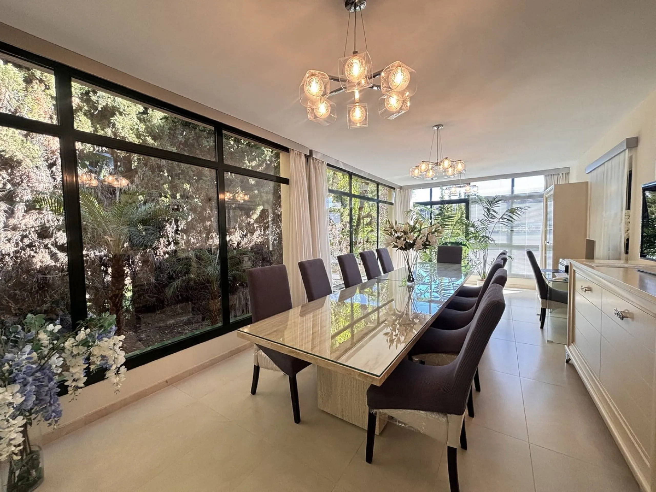 Elegant villa, surrounded by stunning golf courses in Los Arqueros, Benahavis