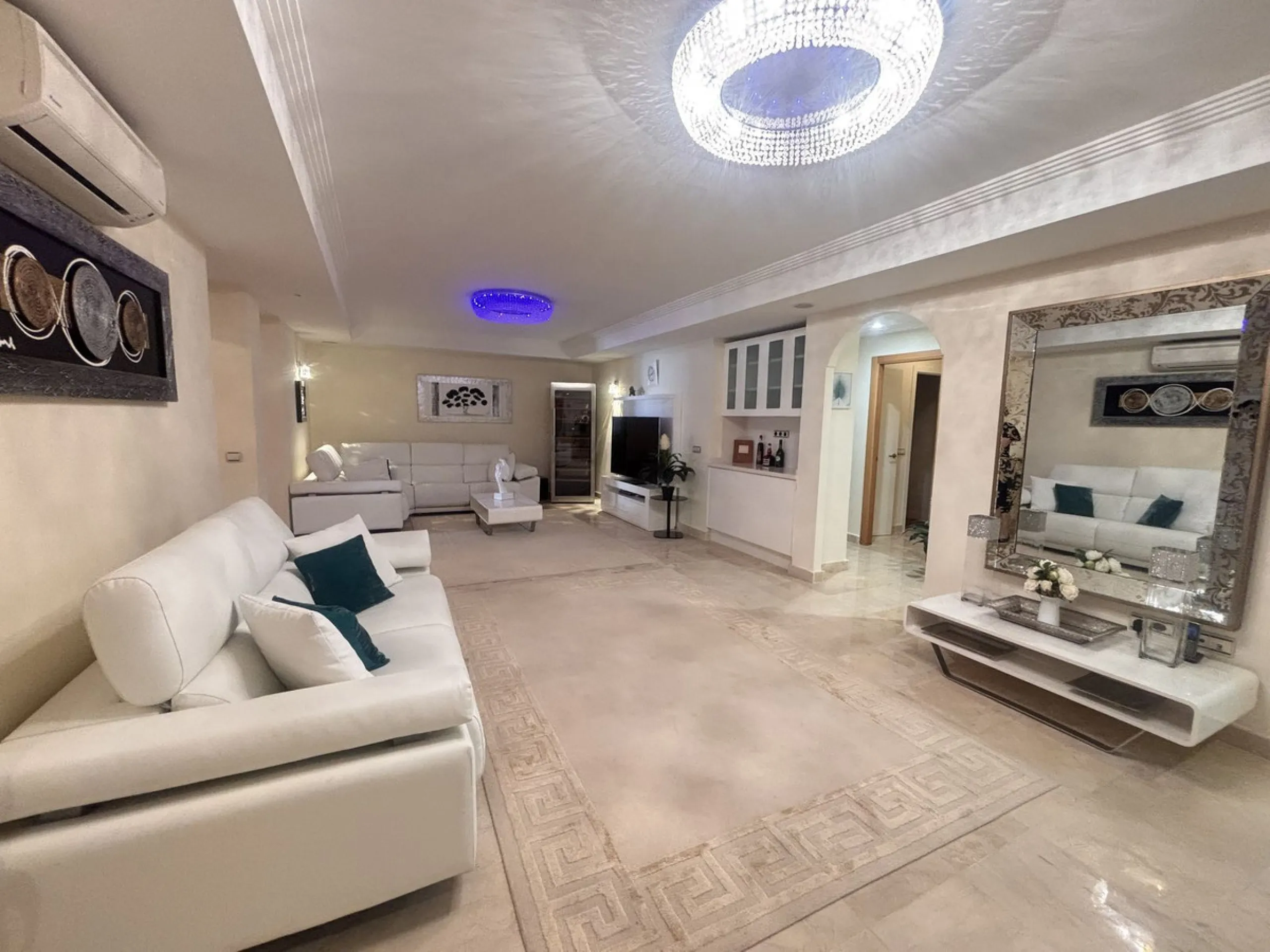 Elegant villa, surrounded by stunning golf courses in Los Arqueros, Benahavis