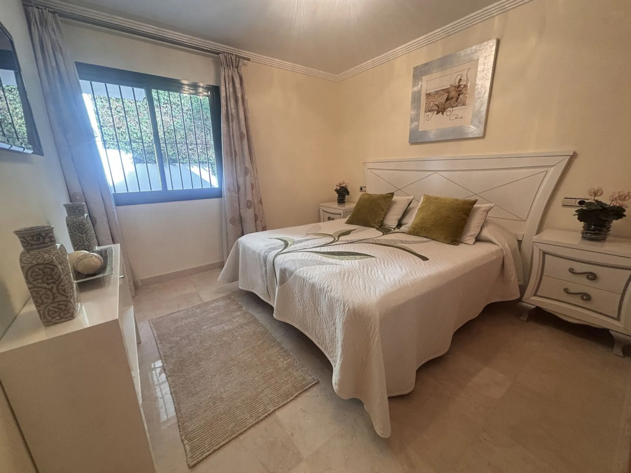 Elegant villa, surrounded by stunning golf courses in Los Arqueros, Benahavis