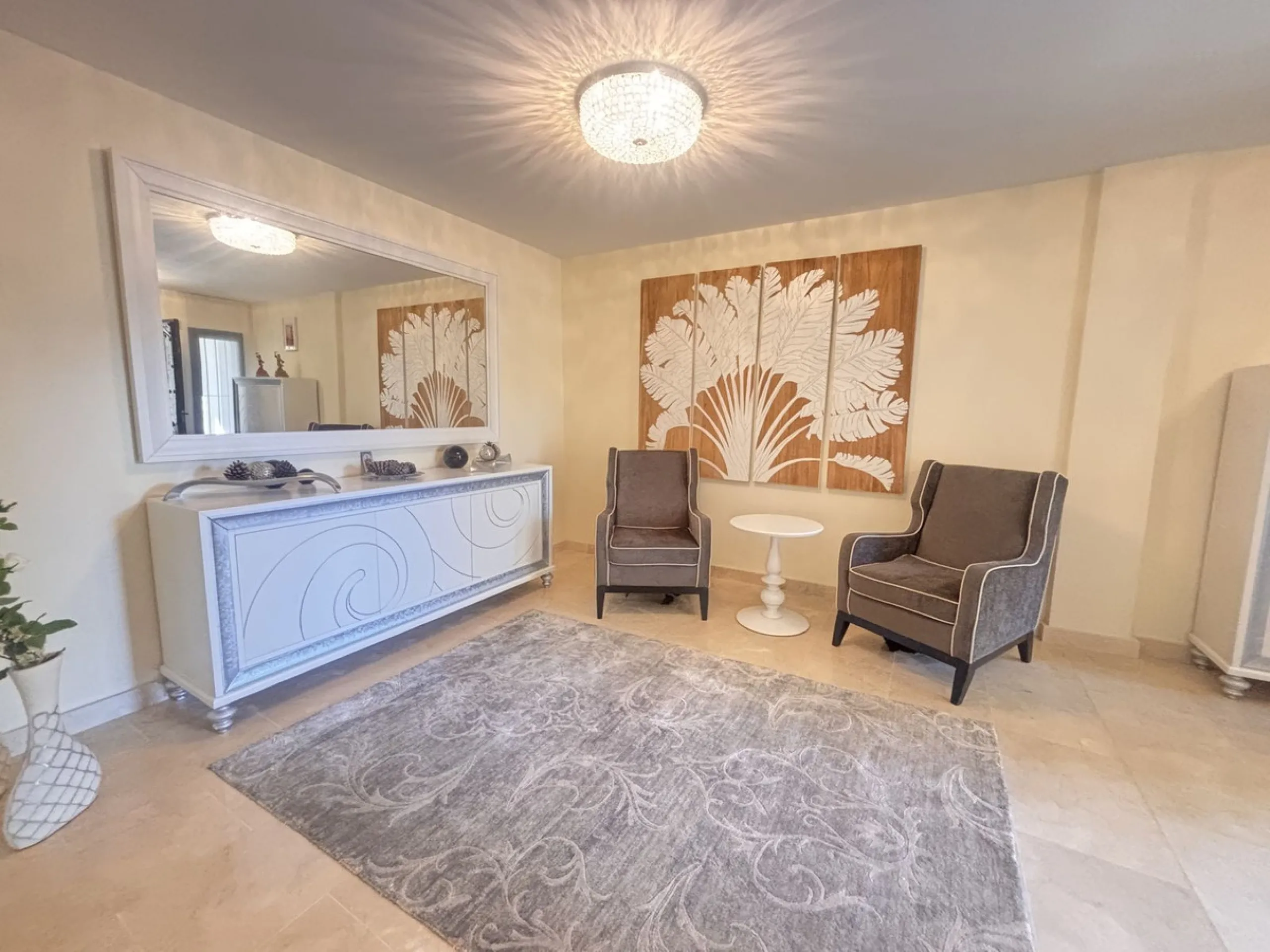 Elegant villa, surrounded by stunning golf courses in Los Arqueros, Benahavis