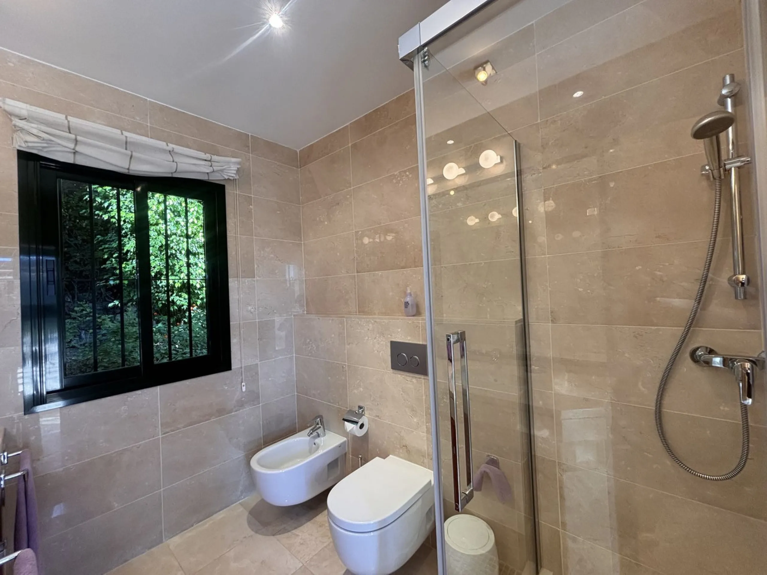 Elegant villa, surrounded by stunning golf courses in Los Arqueros, Benahavis
