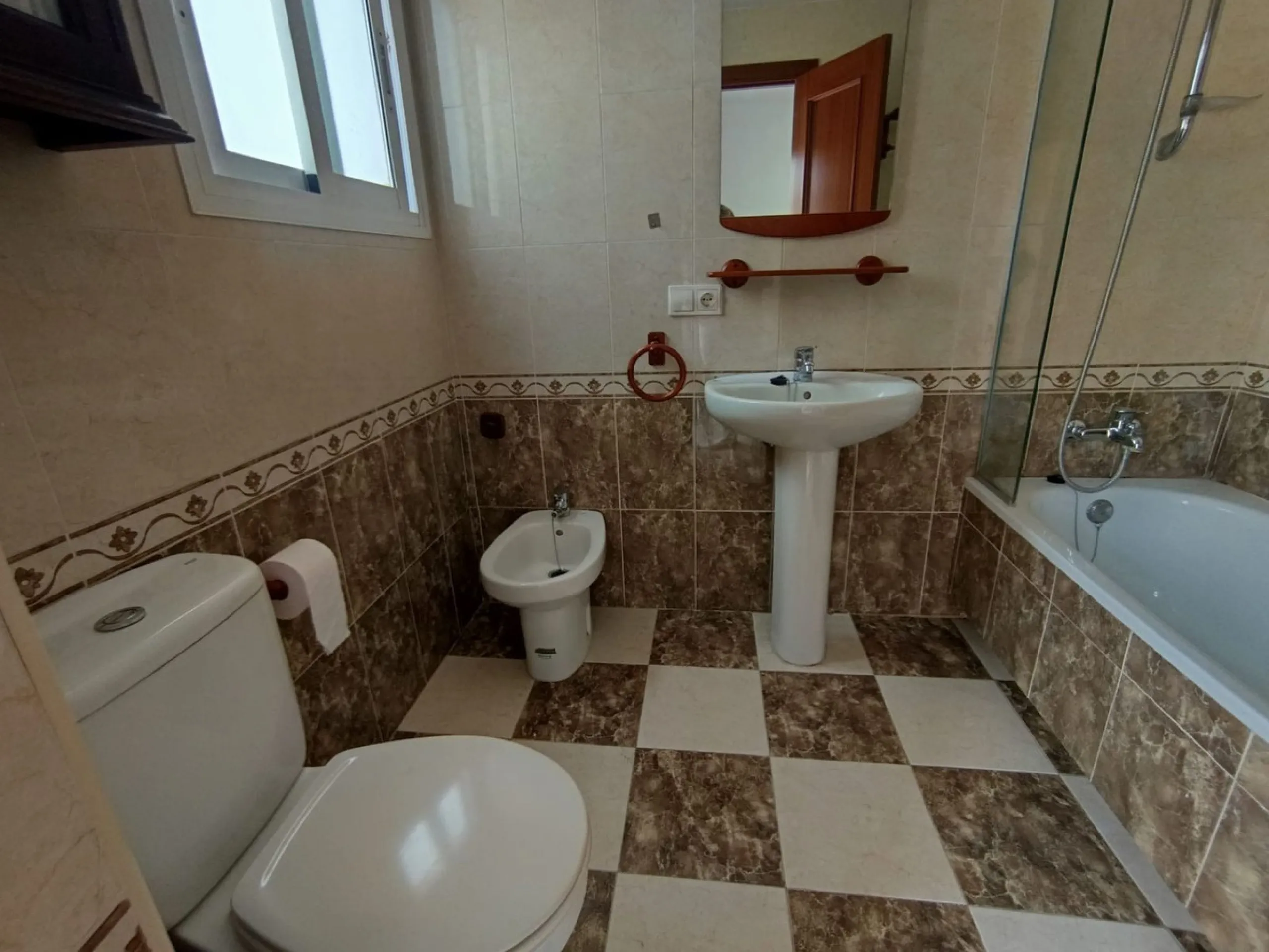 Apartment - Middle Floor Apartment в продаже в Fuengirola, Málaga. В доме 2 спален и 2 ванных комнат. Площадь дома 79 м²