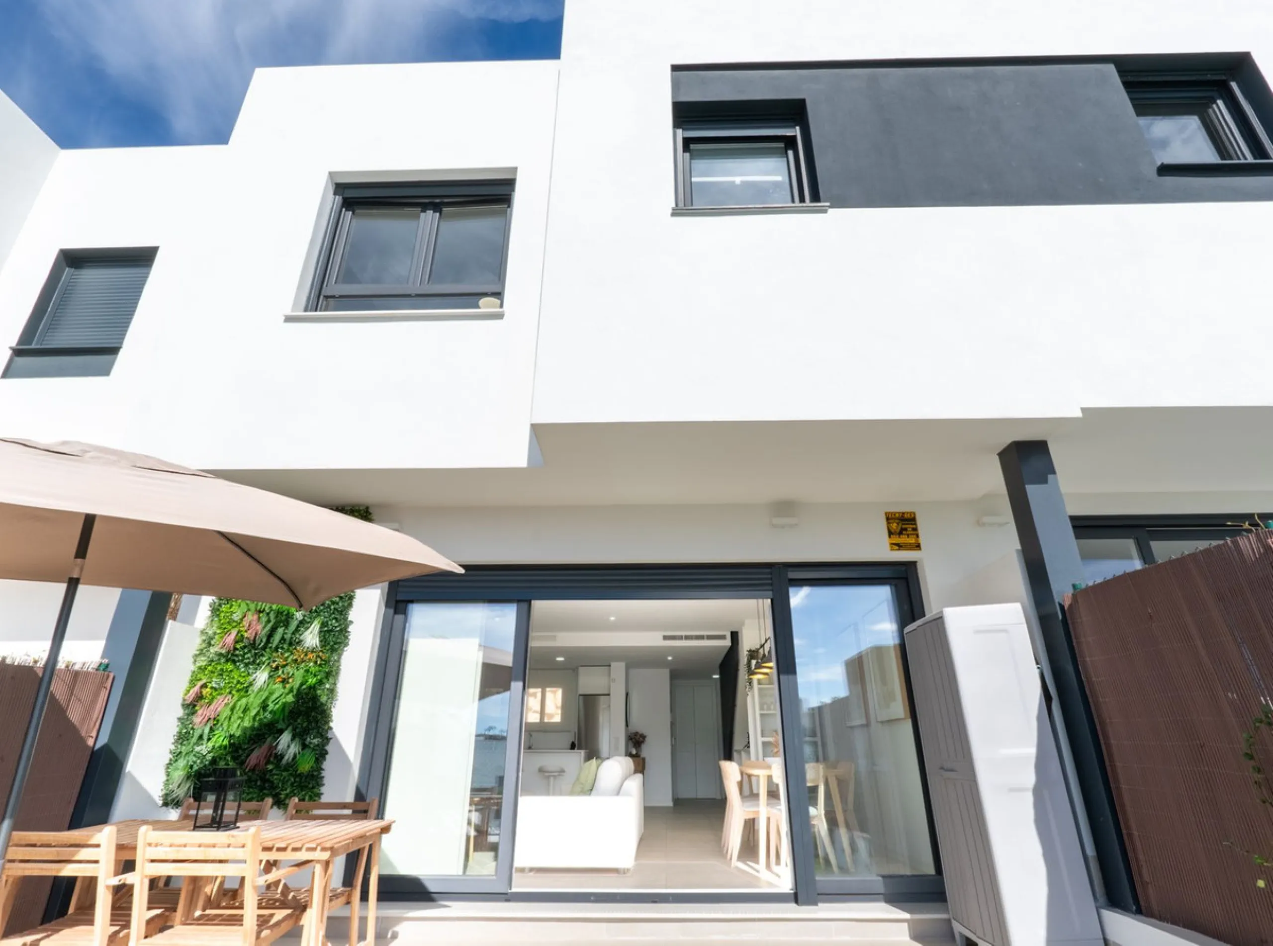 House - Townhouse в продаже в Mijas, Málaga. В доме 4 спален и 2 ванных комнат. Площадь дома 165 м²