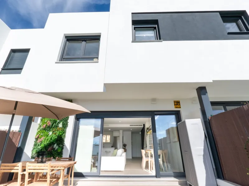 House - Townhouse в продаже в Mijas, Málaga. В доме 4 спален и 2 ванных комнат. Площадь дома 165 м²