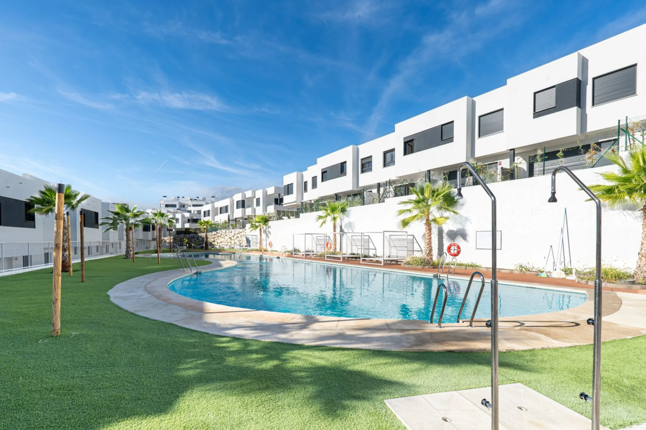 House - Townhouse в продаже в Mijas, Málaga. В доме 4 спален и 2 ванных комнат. Площадь дома 165 м²