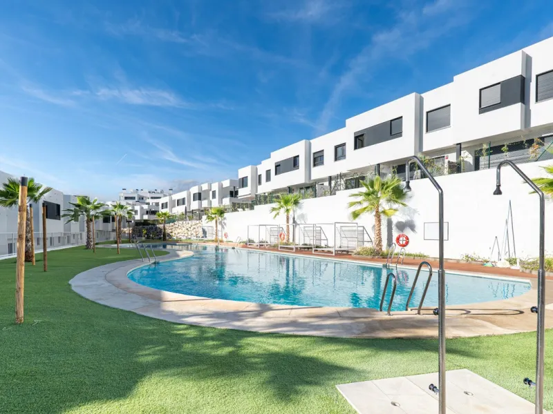 House - Townhouse в продаже в Mijas, Málaga. В доме 4 спален и 2 ванных комнат. Площадь дома 165 м²