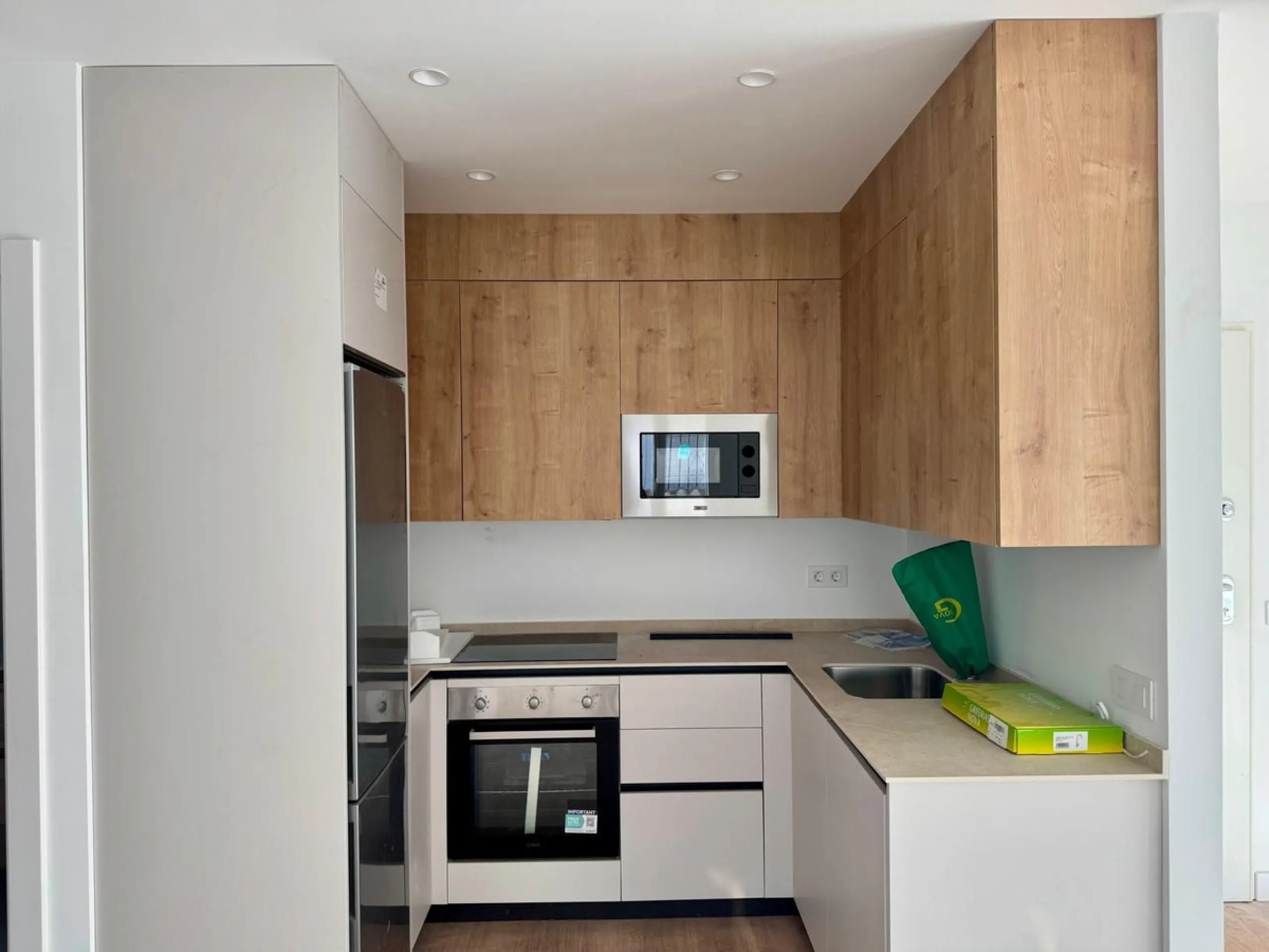 Apartment - Middle Floor Apartment в продаже в Torremolinos, Málaga. В доме 1 спален и 1 ванных комнат. Площадь дома 85 м²
