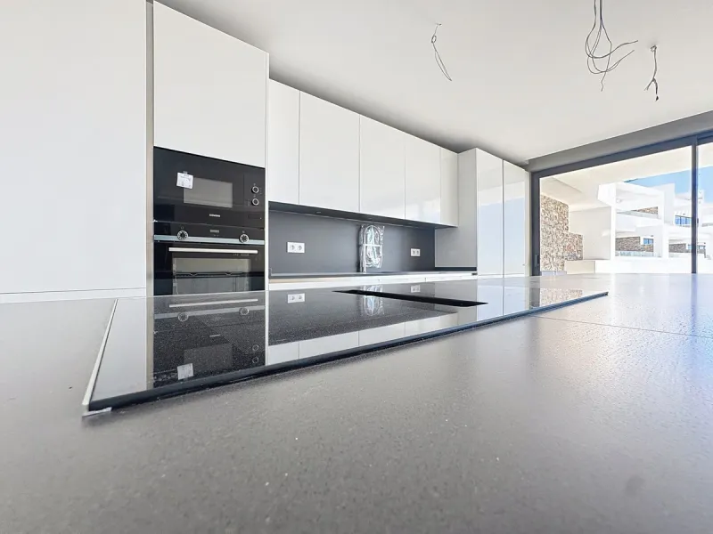 Apartment - Middle Floor Apartment в продаже в Estepona, Málaga. В доме 2 спален и 2 ванных комнат. Площадь дома 151 м²