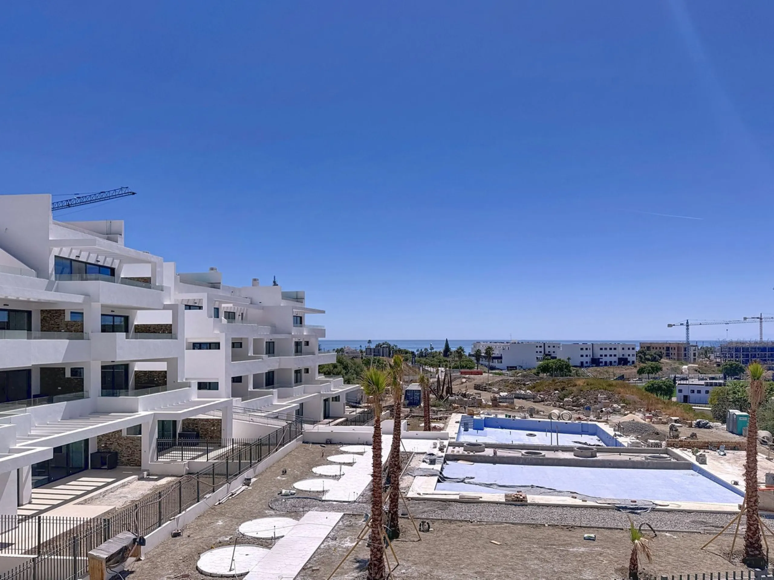 Apartment - Middle Floor Apartment в продаже в Estepona, Málaga. В доме 2 спален и 2 ванных комнат. Площадь дома 151 м²