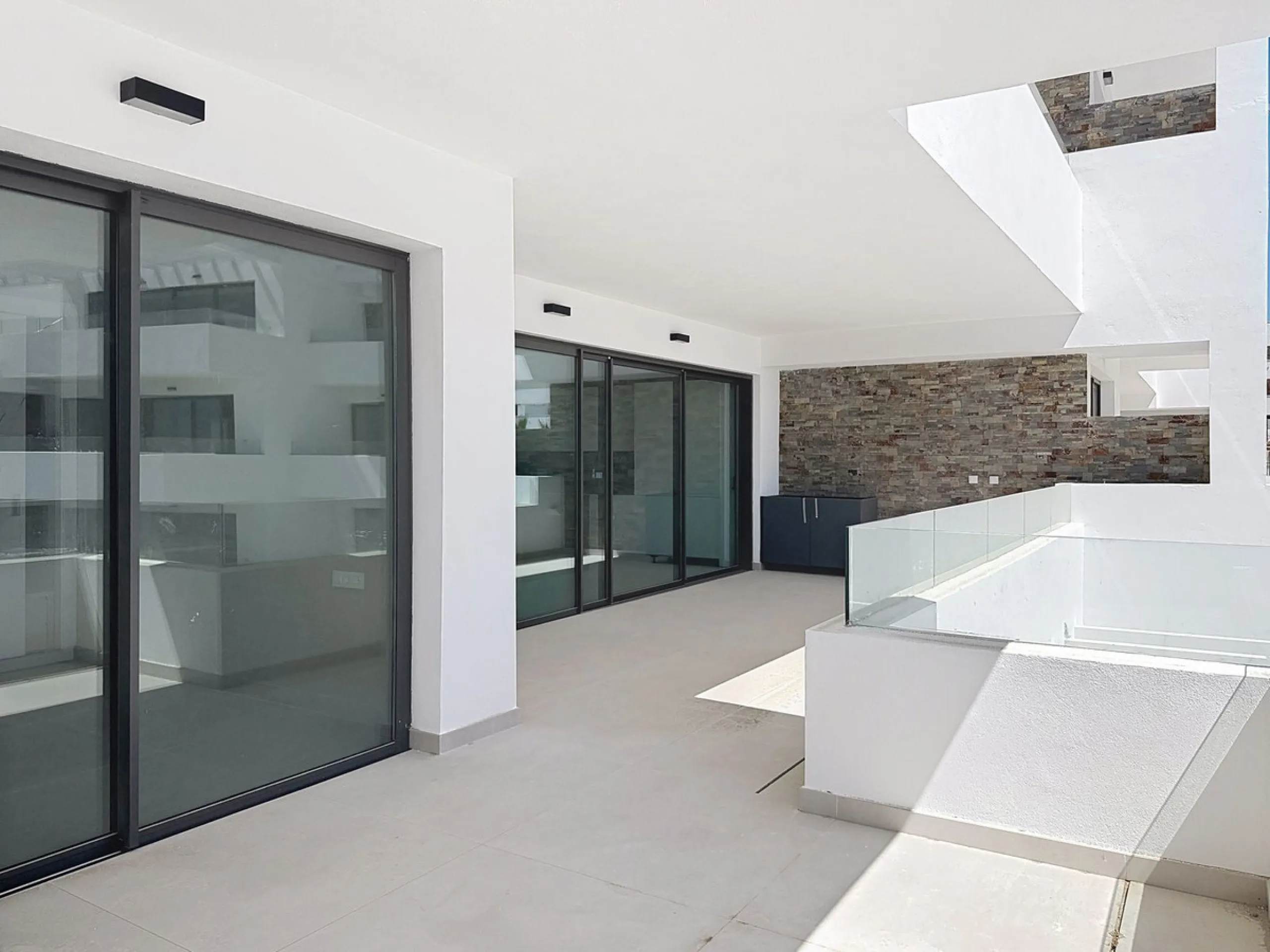 Apartment - Middle Floor Apartment в продаже в Estepona, Málaga. В доме 2 спален и 2 ванных комнат. Площадь дома 151 м²