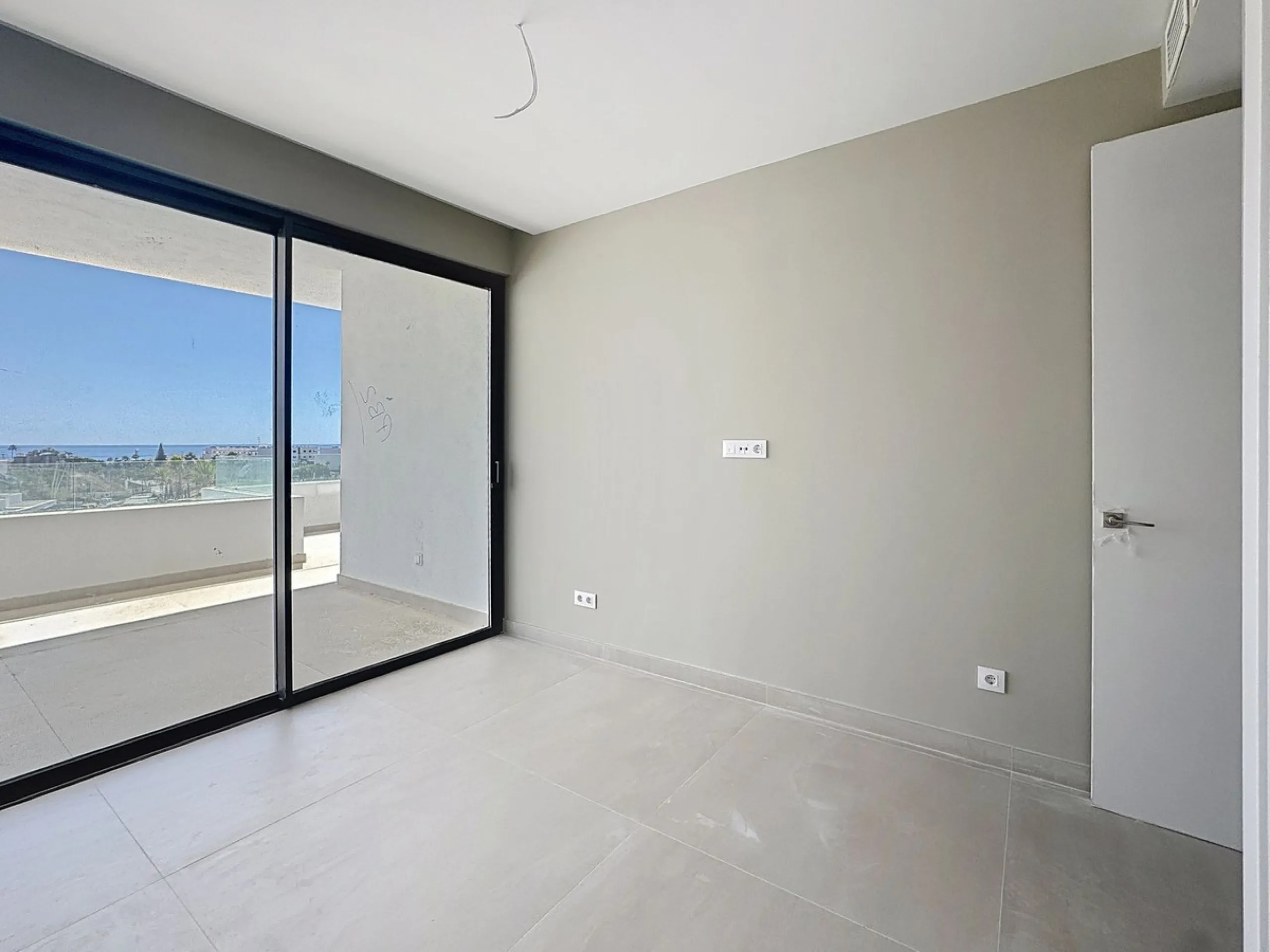 Apartment - Middle Floor Apartment в продаже в Estepona, Málaga. В доме 2 спален и 2 ванных комнат. Площадь дома 151 м²