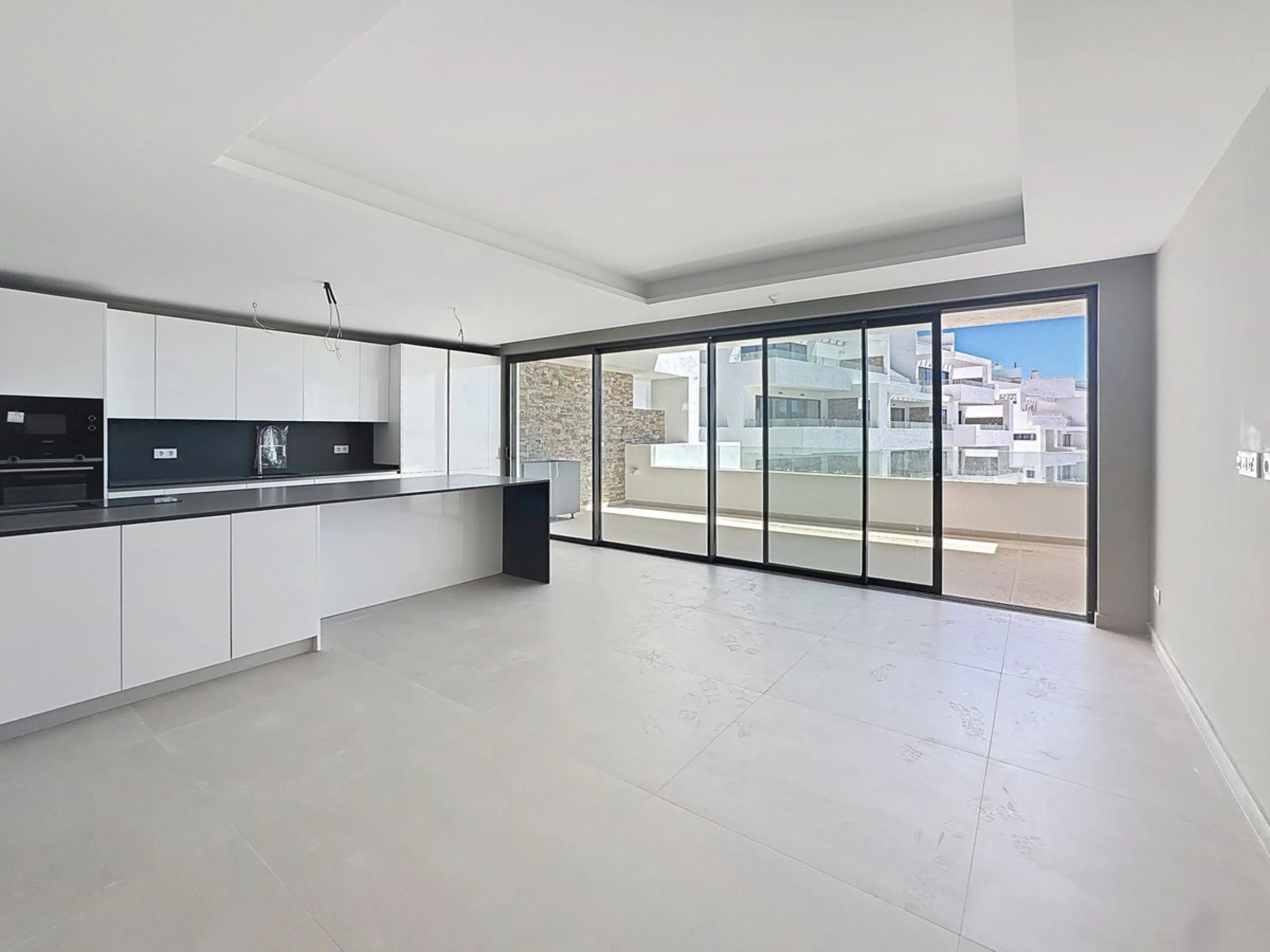 Apartment - Middle Floor Apartment в продаже в Estepona, Málaga. В доме 2 спален и 2 ванных комнат. Площадь дома 151 м²