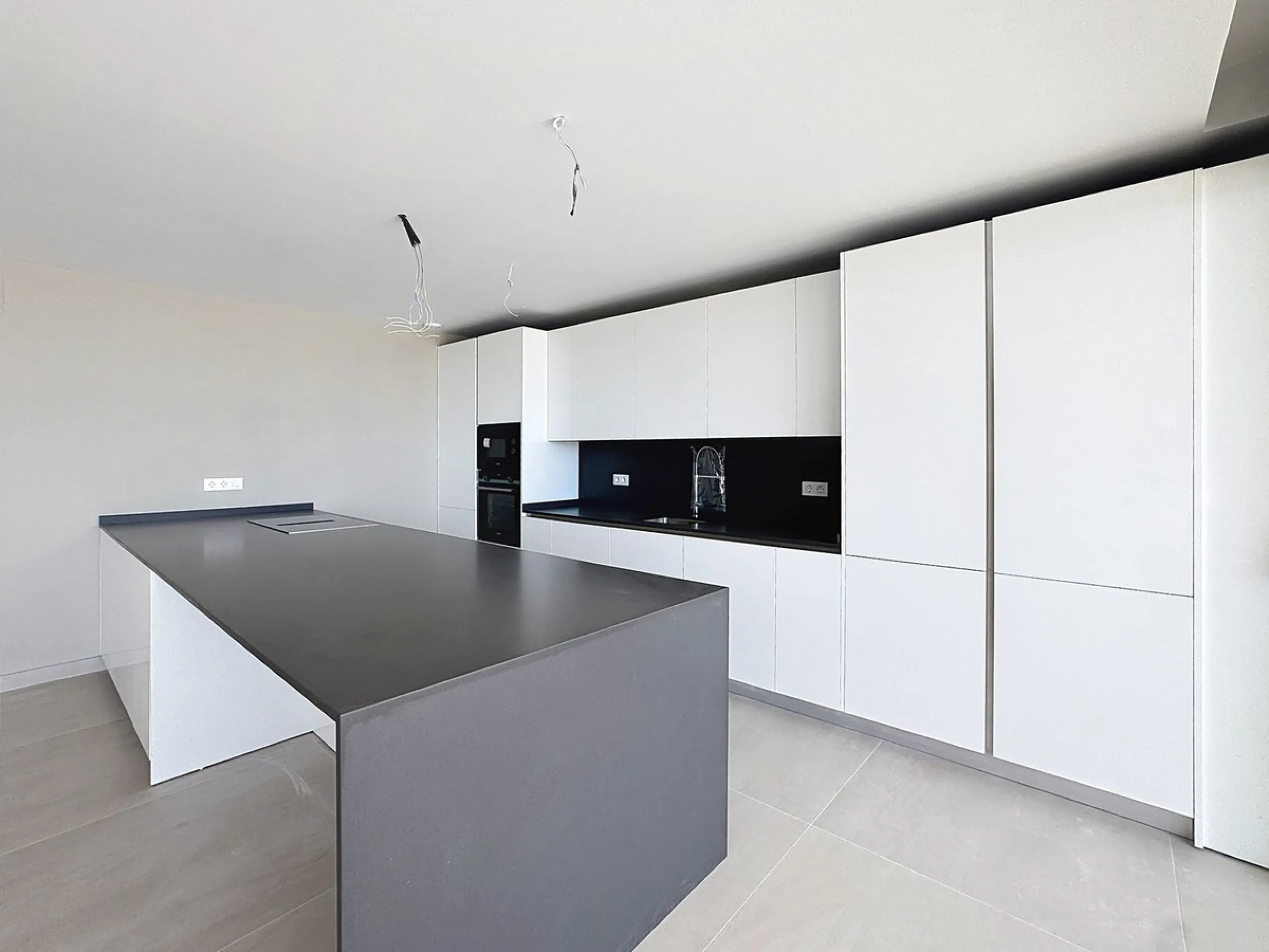Apartment - Middle Floor Apartment в продаже в Estepona, Málaga. В доме 2 спален и 2 ванных комнат. Площадь дома 151 м²