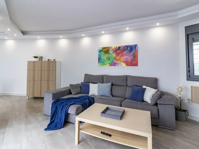 Discover this exceptional new-build semi-detached villa in the heart of San Pedro de Alcántara's charming Pueblo district, nestled on Calle Martín Pescador in Marbella's sun-drenched Costa del Sol. Positioned on the edge of the urban area, this unique pro