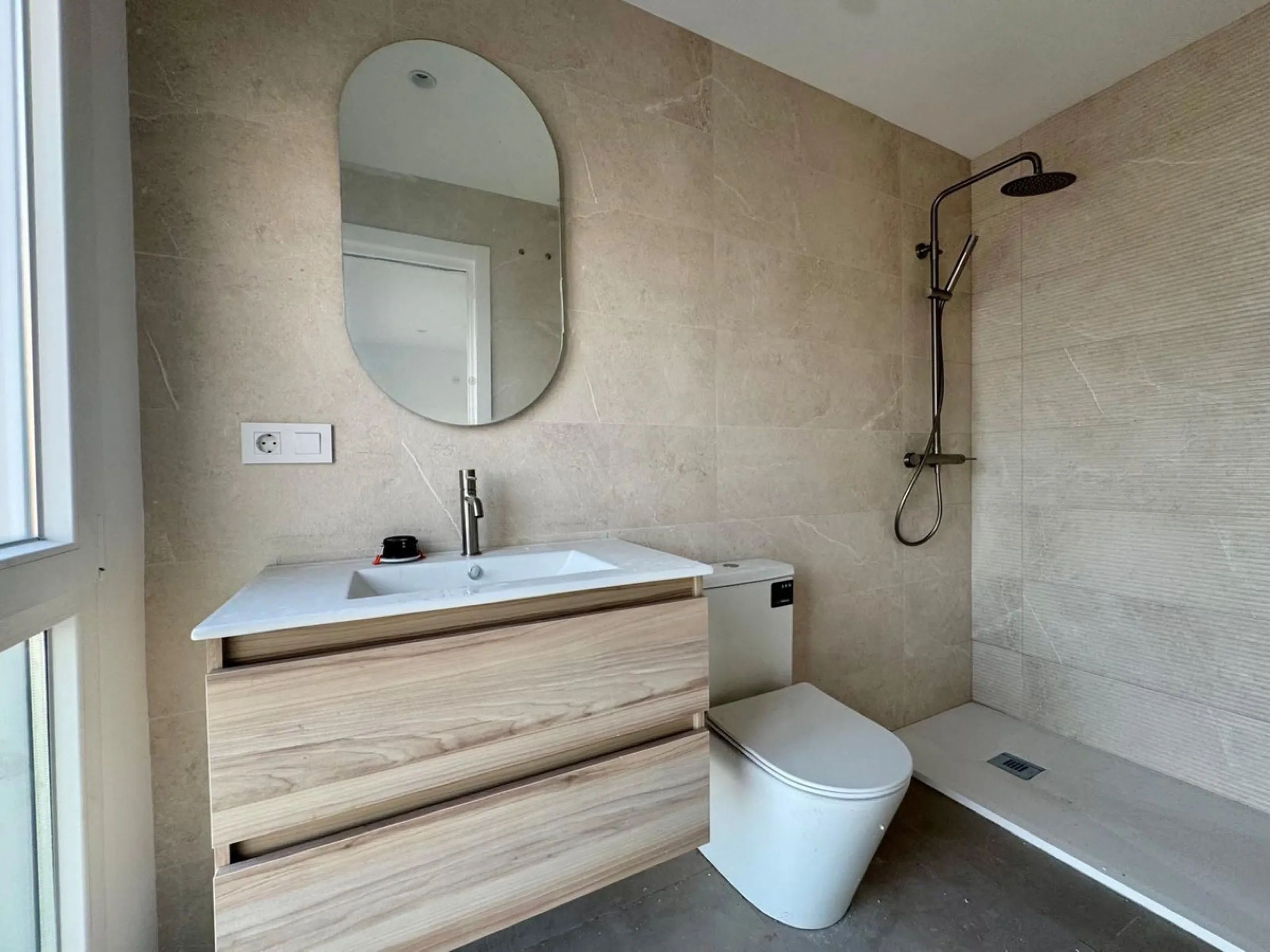 Apartment - Duplex в продаже в Torremolinos, Málaga. В доме 3 спален и 3 ванных комнат. Площадь дома 150 м²