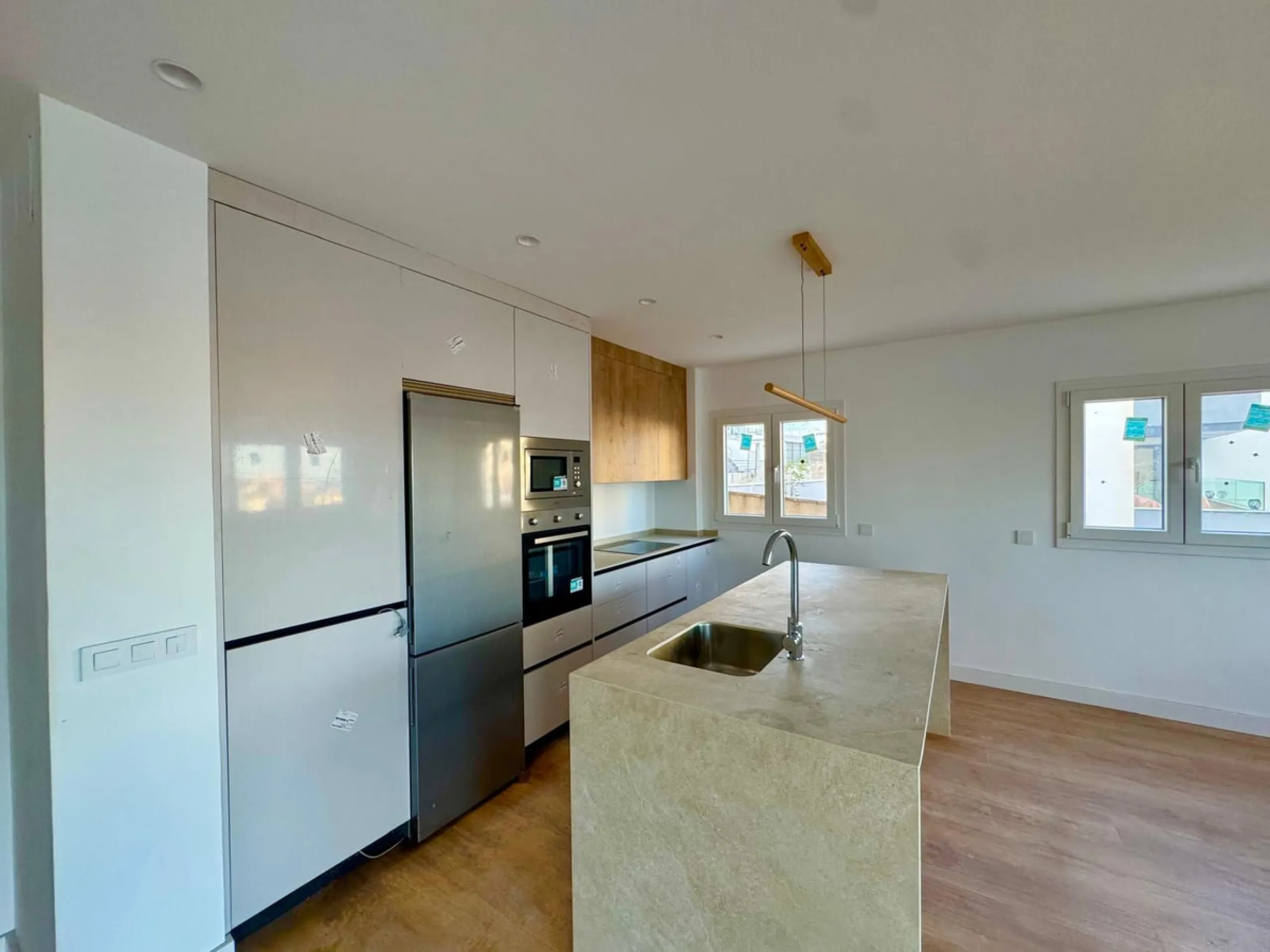 Apartment - Duplex в продаже в Torremolinos, Málaga. В доме 3 спален и 3 ванных комнат. Площадь дома 150 м²