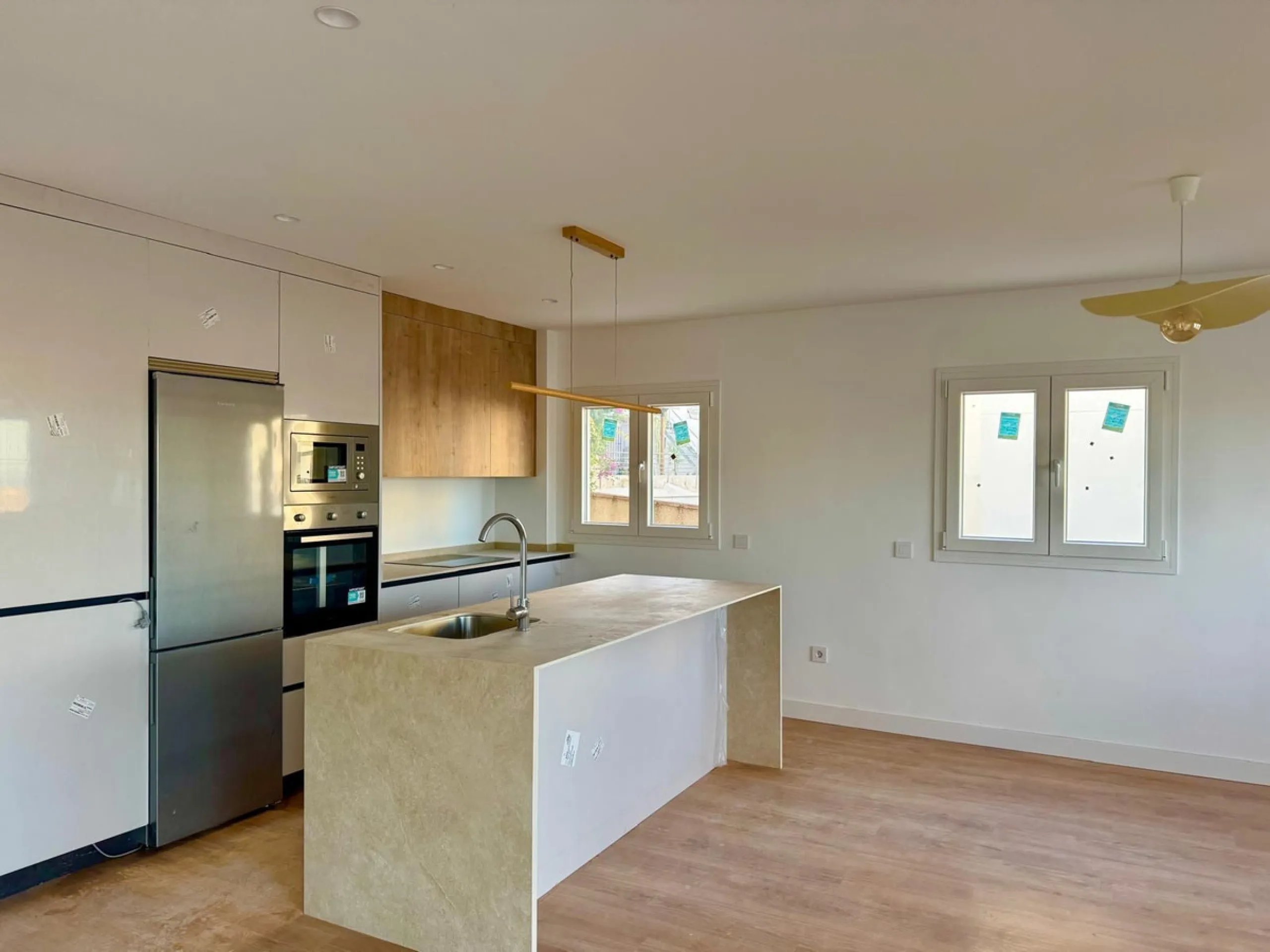 Apartment - Duplex в продаже в Torremolinos, Málaga. В доме 3 спален и 3 ванных комнат. Площадь дома 150 м²